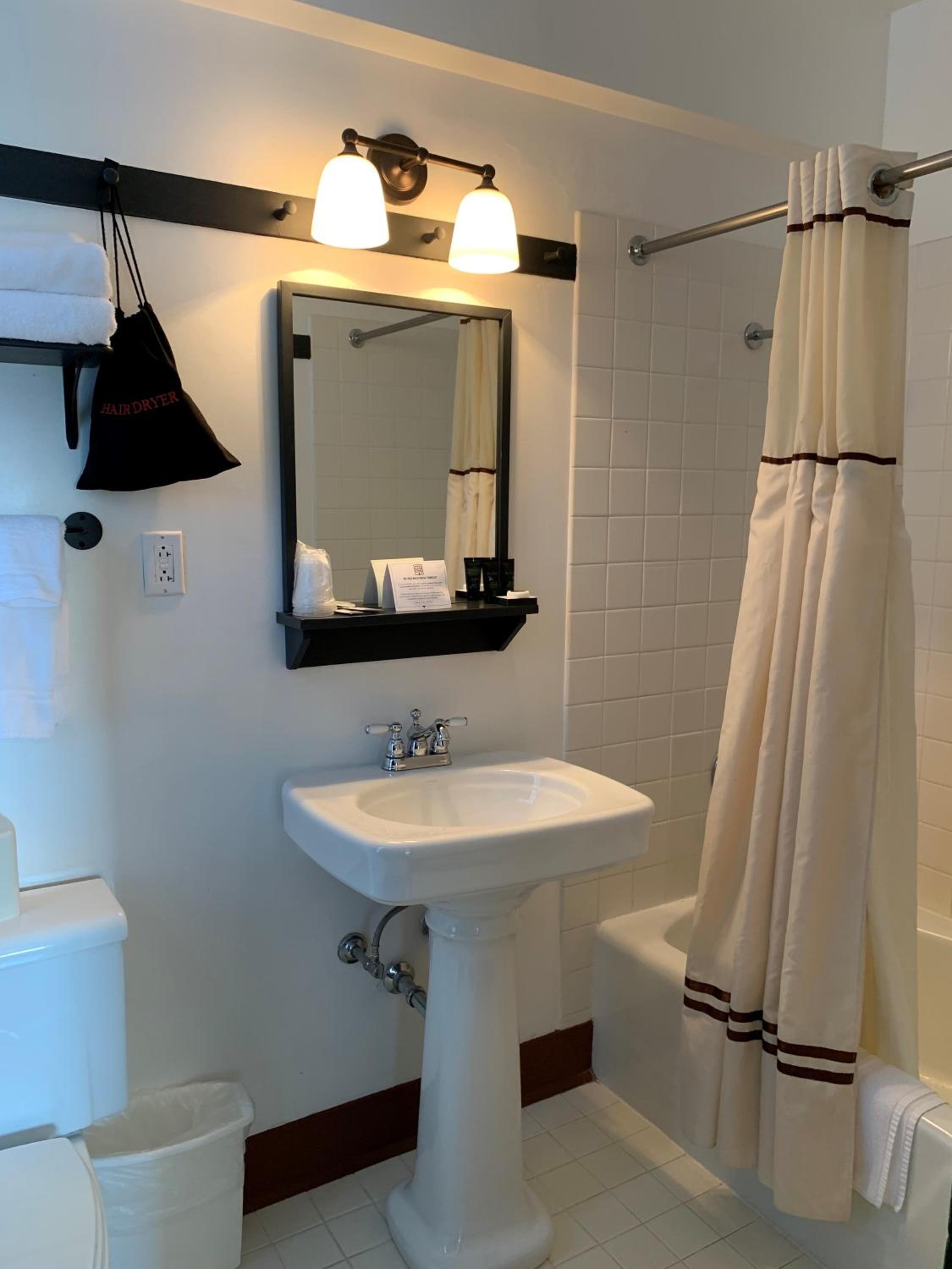 Deluxe King Room photo 3