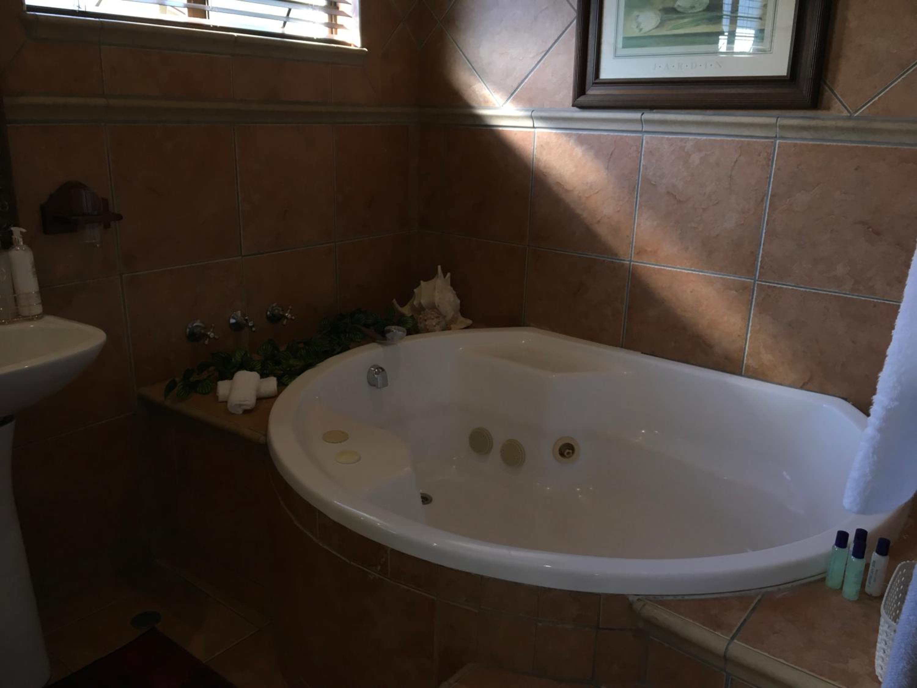 King Room with Pool View - Photo 19