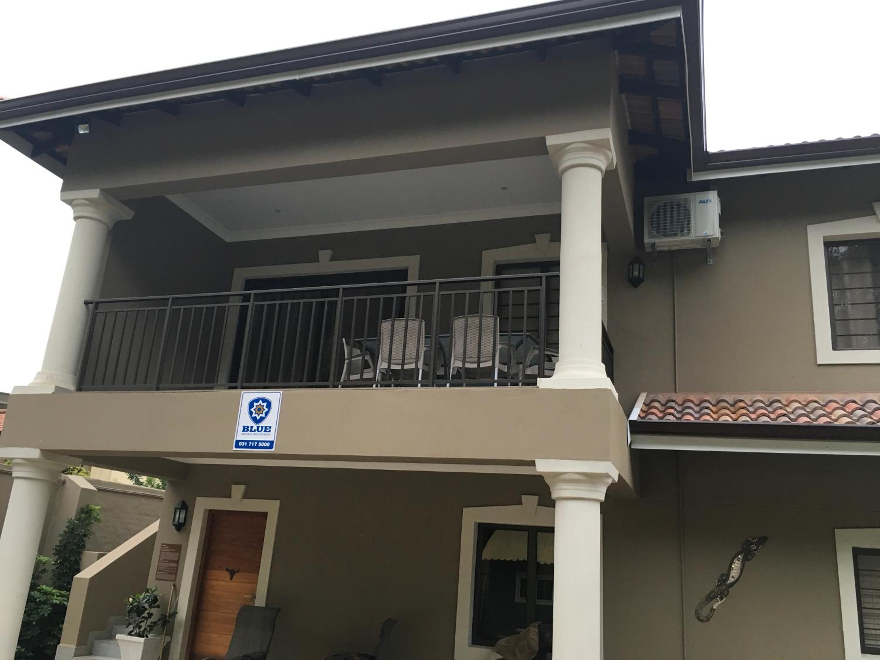 Apartment with Balcony - Photo 10