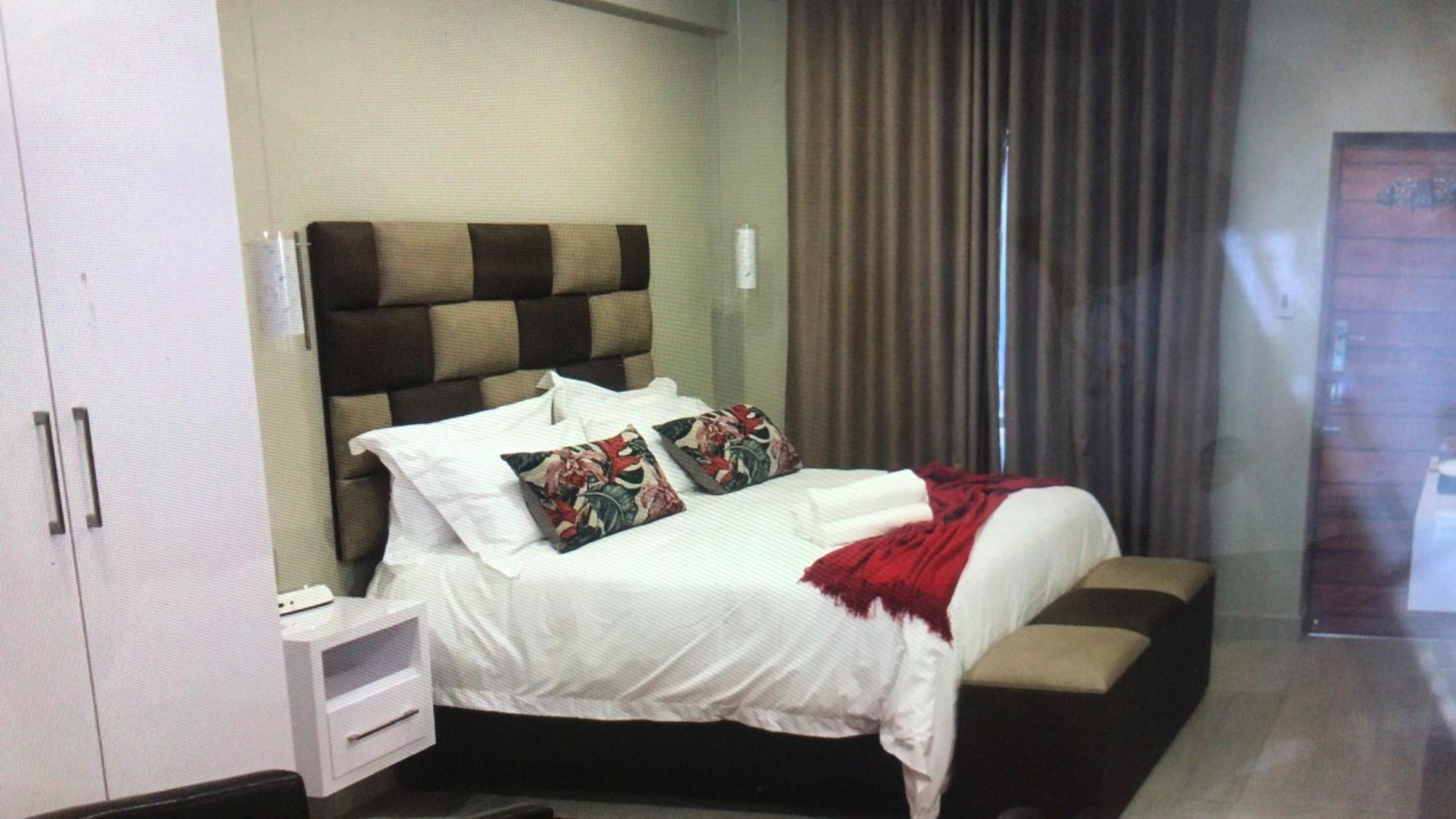 Standard Suite - Photo 1
