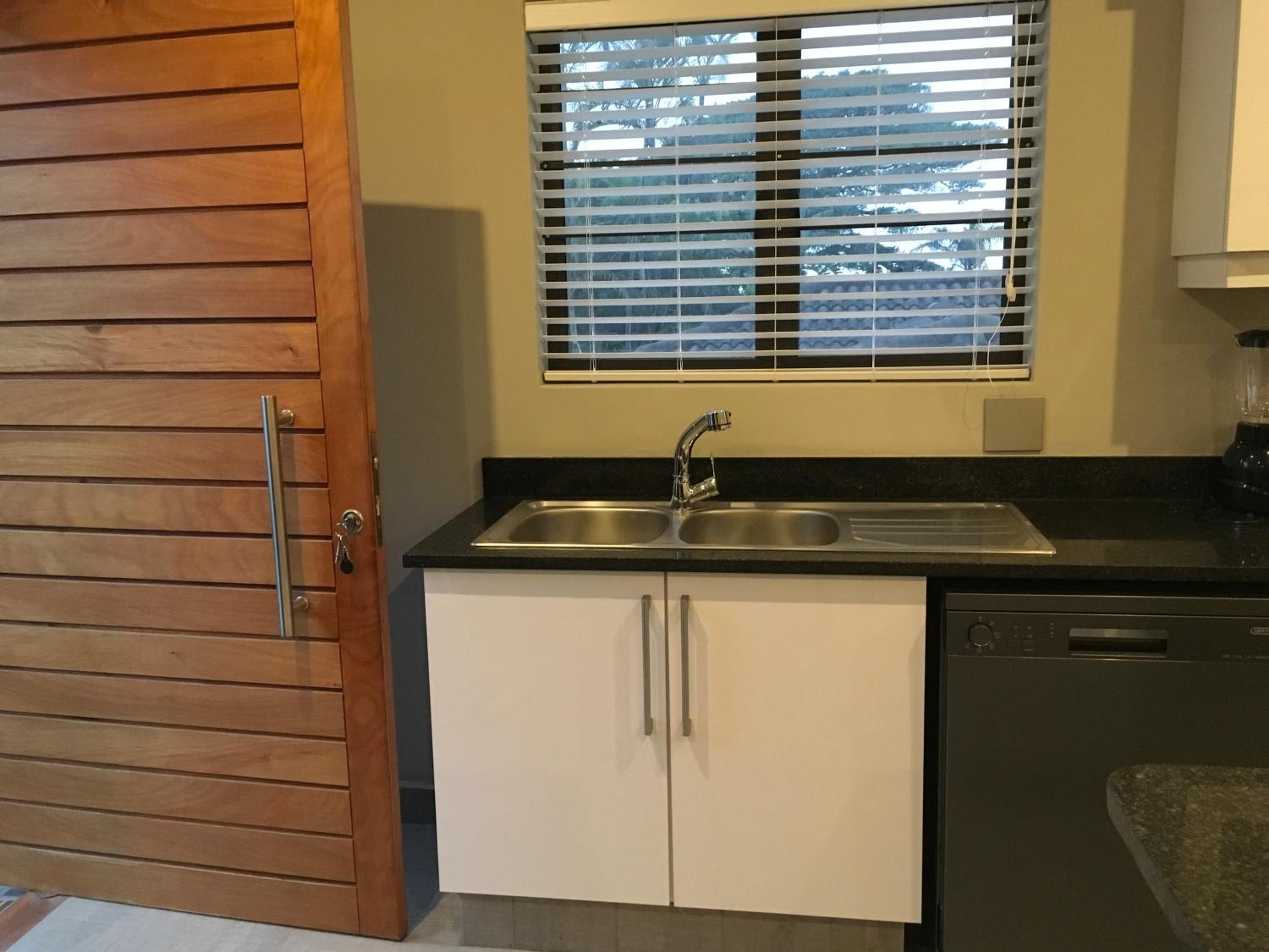 Apartment with Balcony - Photo 17
