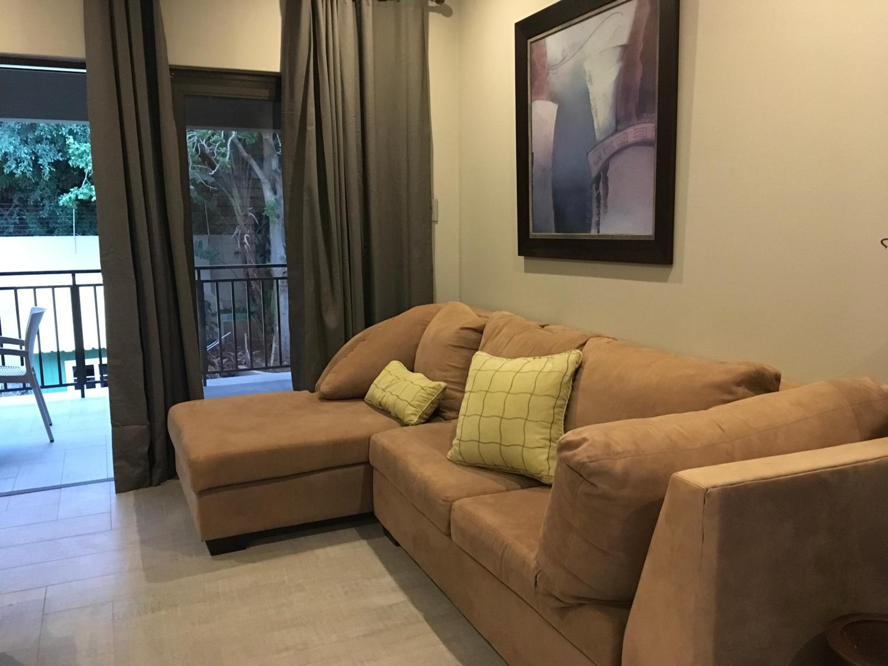 Apartment with Balcony - Photo 35