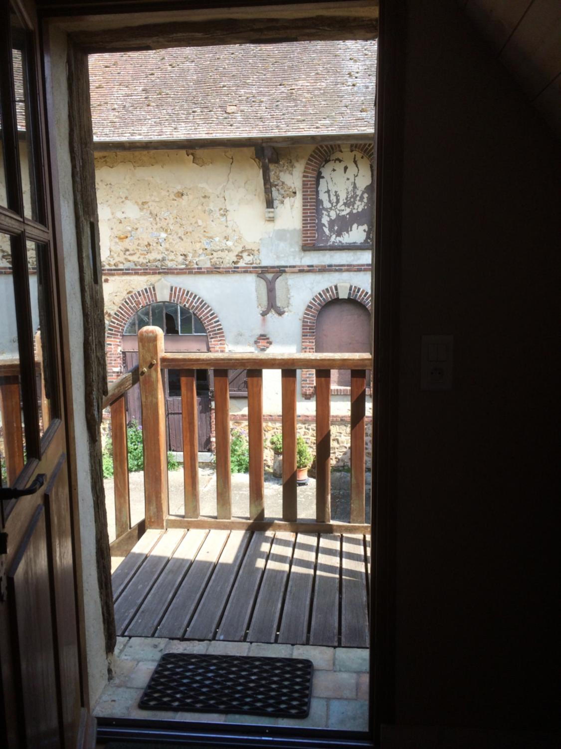 Deluxe Room (2 Adults + 1 Child) - Photo 8