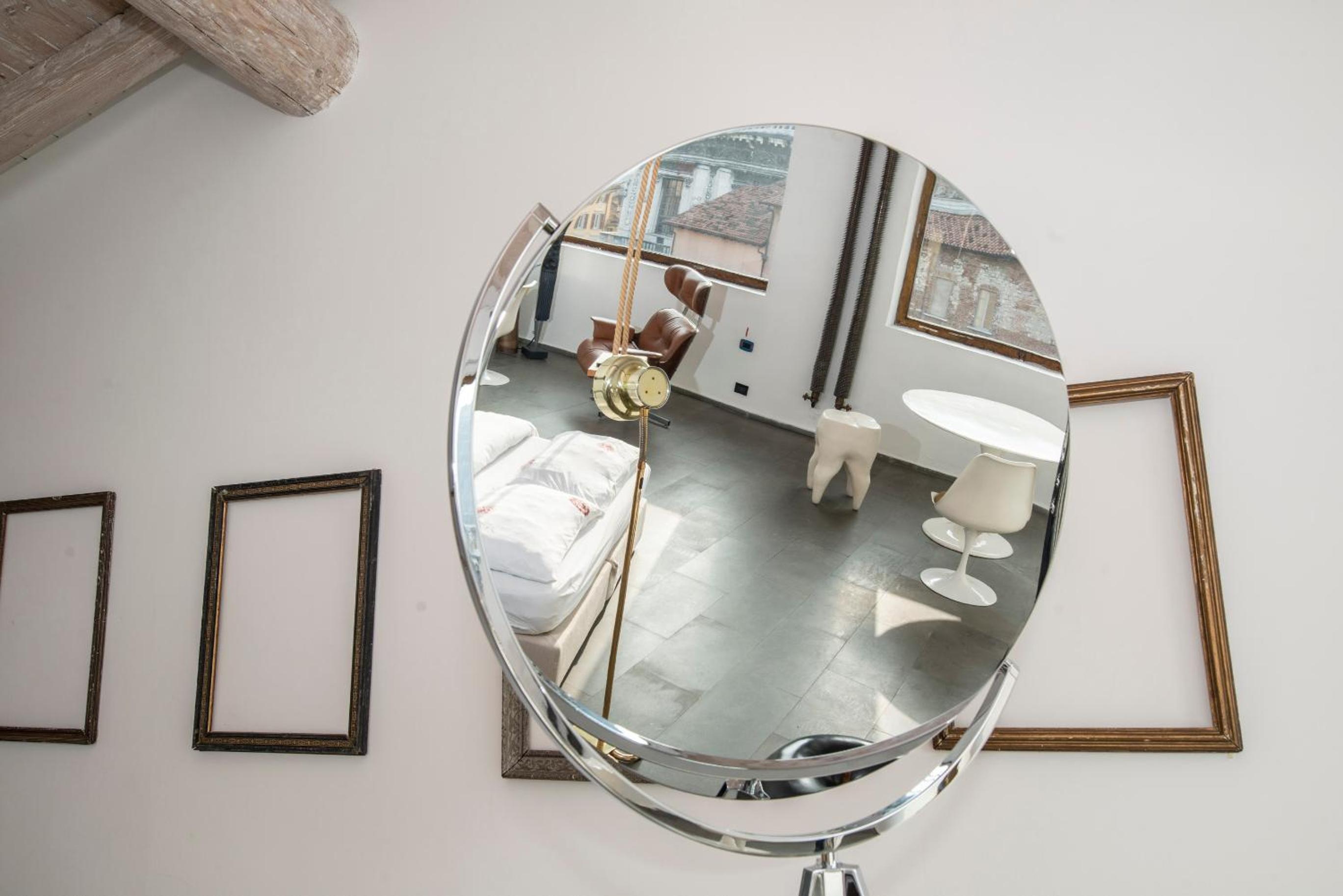 One-Bedroom Apartment - Photo 8