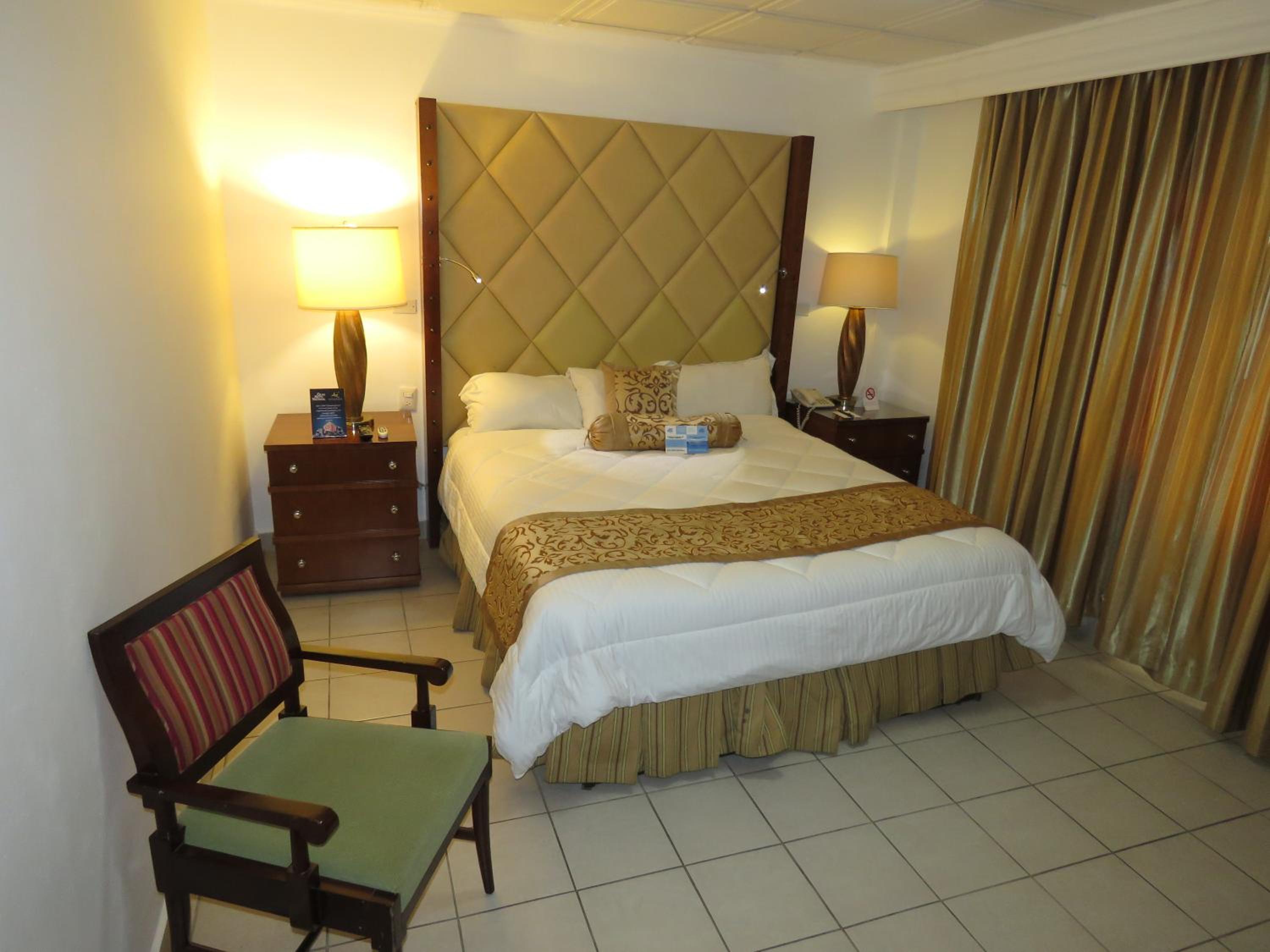 Deluxe Queen Room