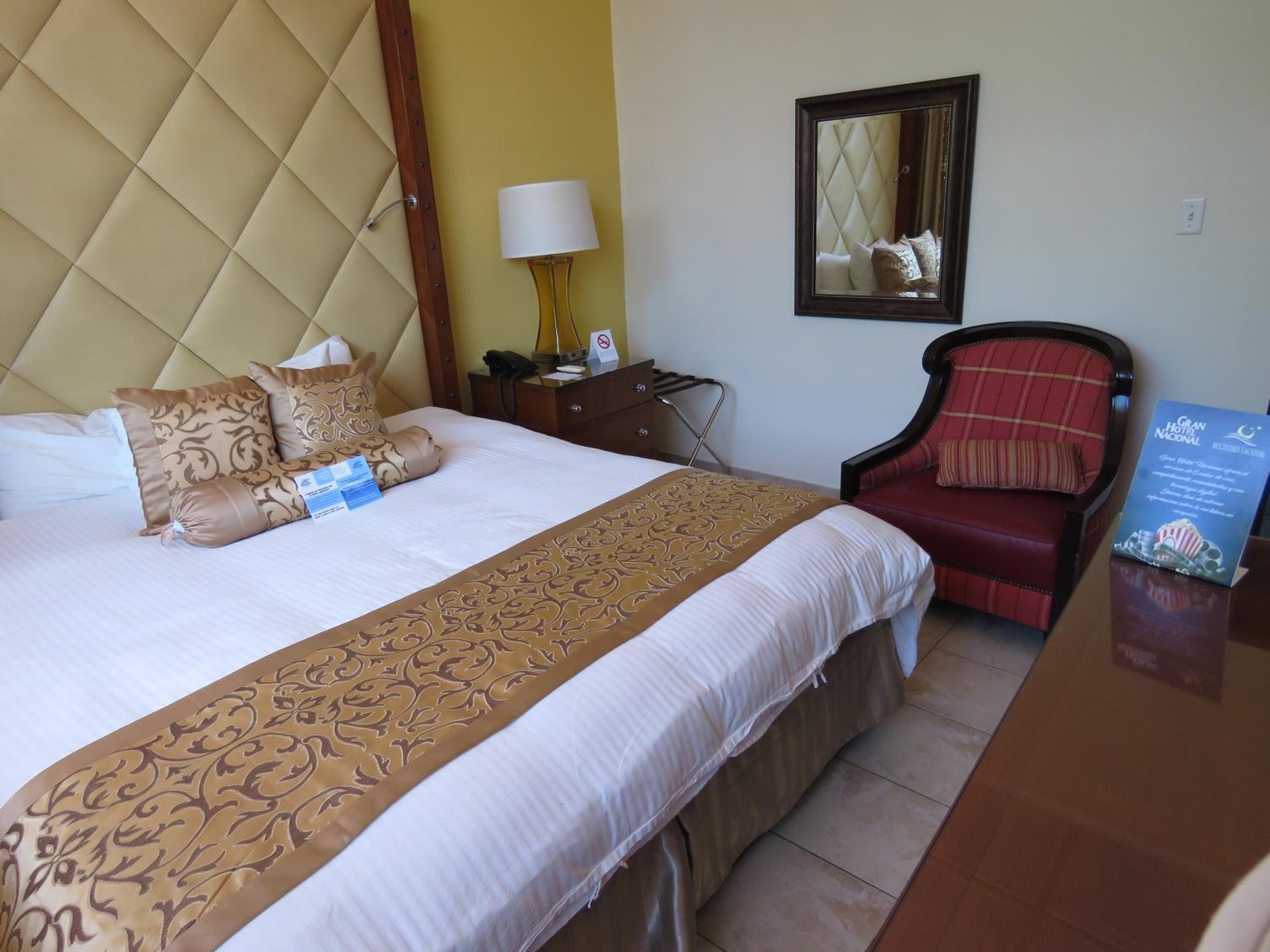 Deluxe Queen Room photo 2