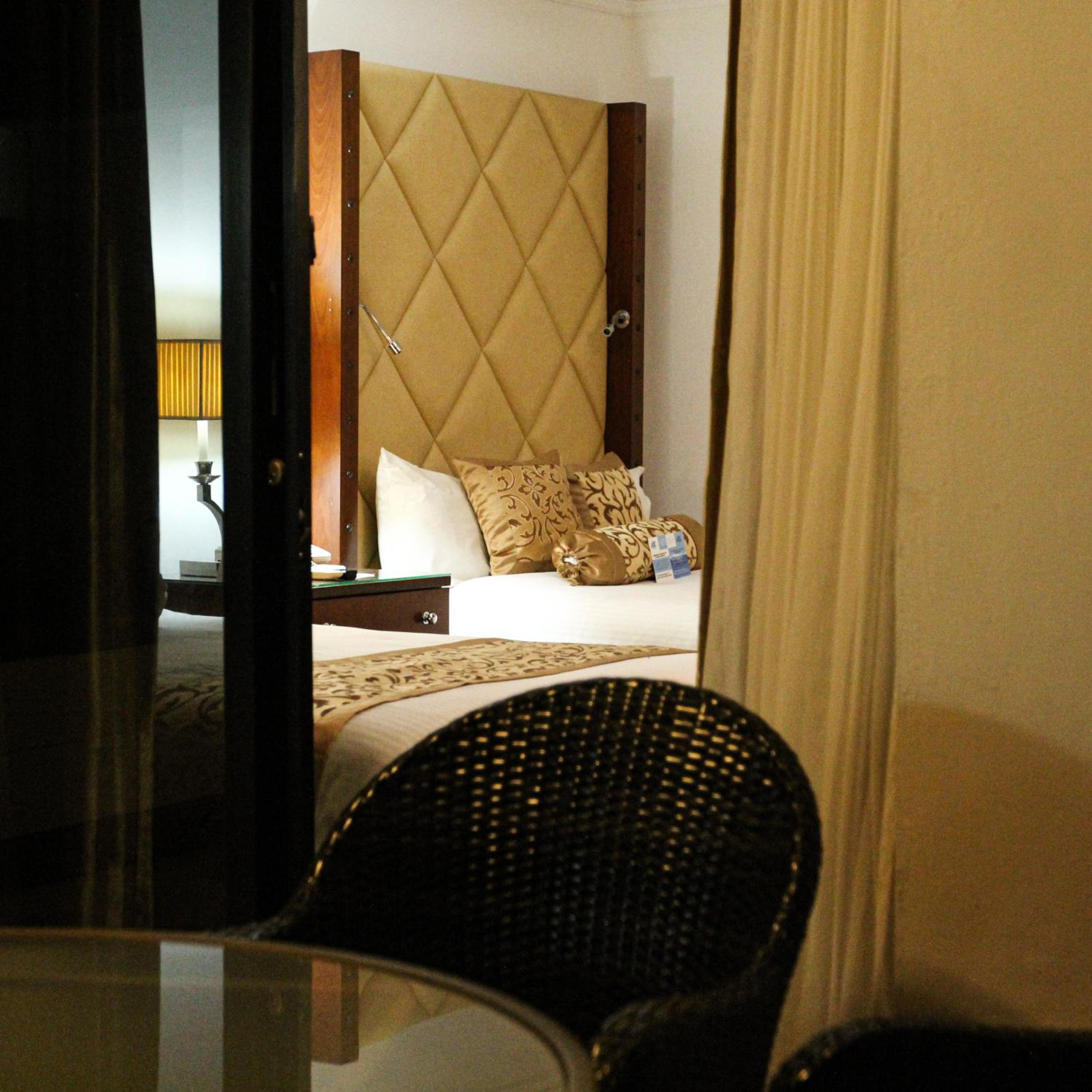 Deluxe Suite - Pool Side photo 2