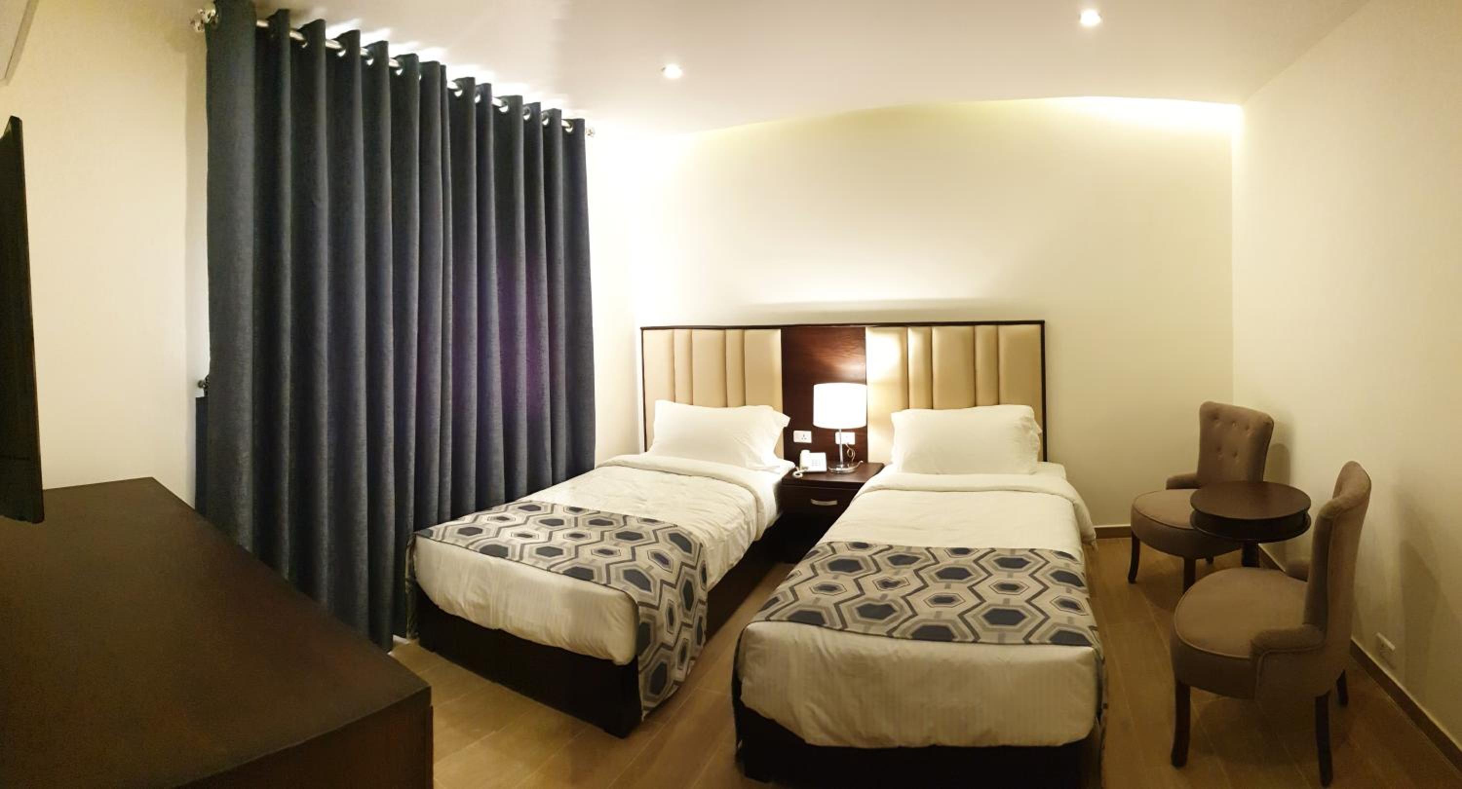 Deluxe Twin Room - Photo 8