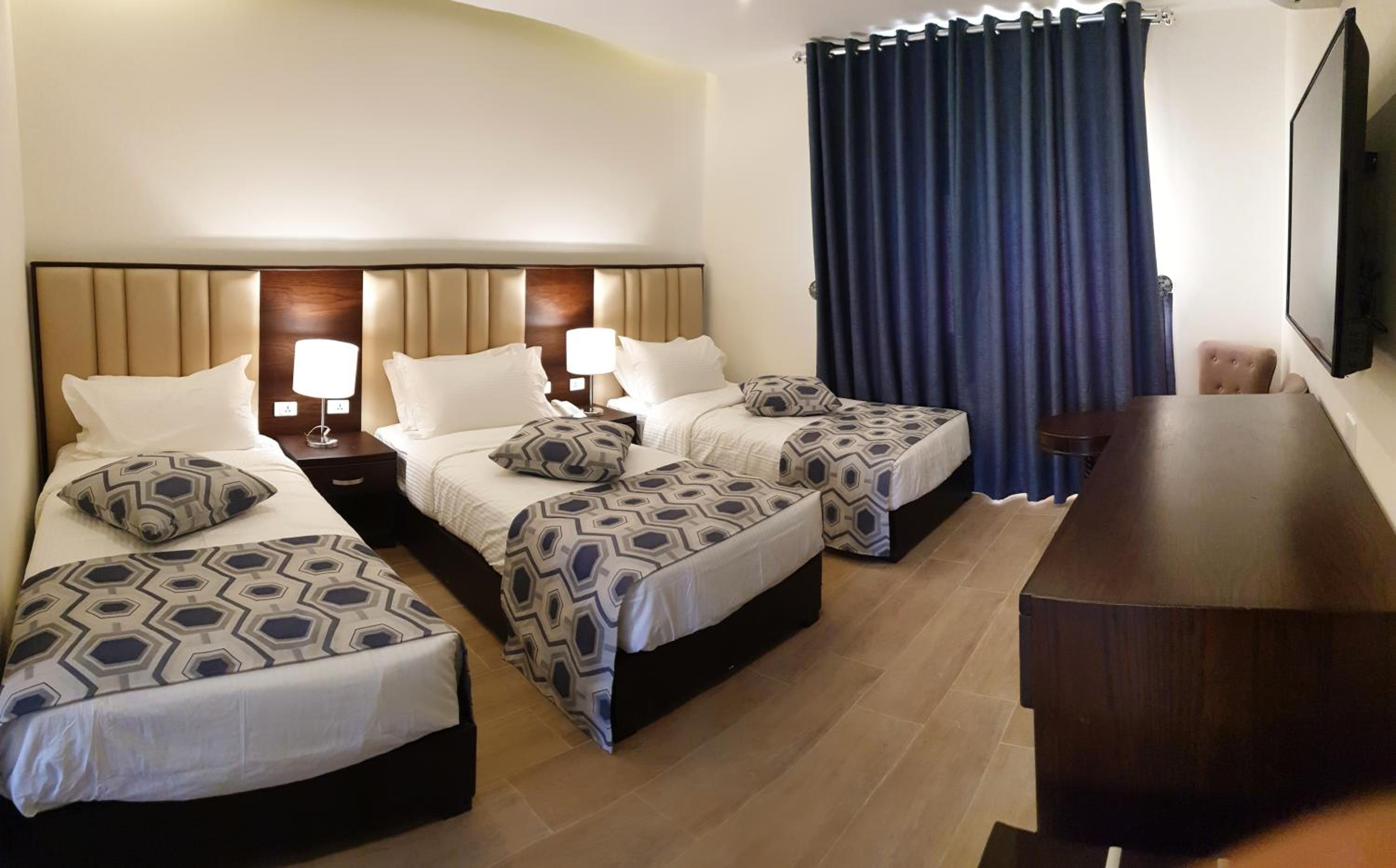 Deluxe Triple Room - Photo 11