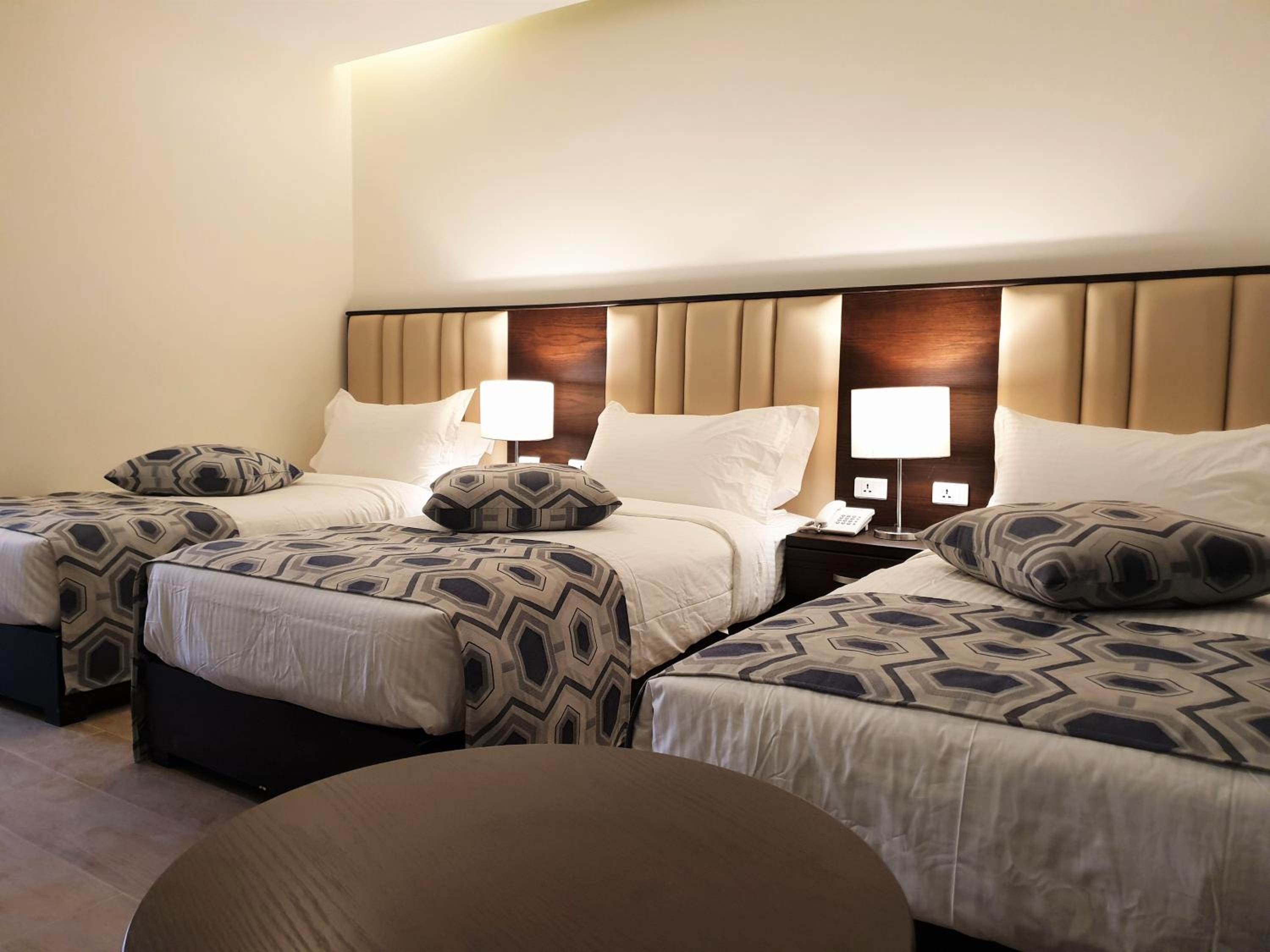 Deluxe Triple Room - Photo 10