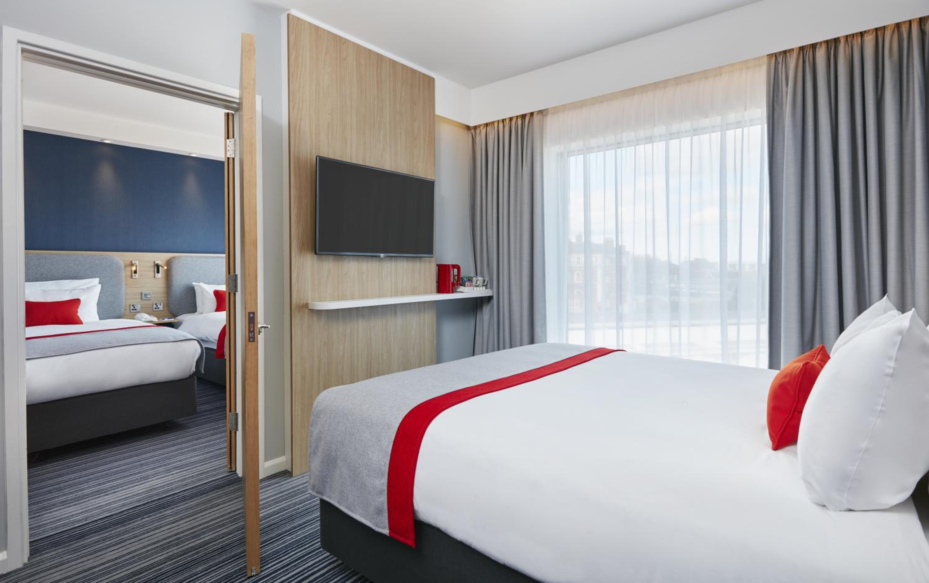 Standard Double Room with Single Sofa Bed and Free Hot Breakfast photo 3