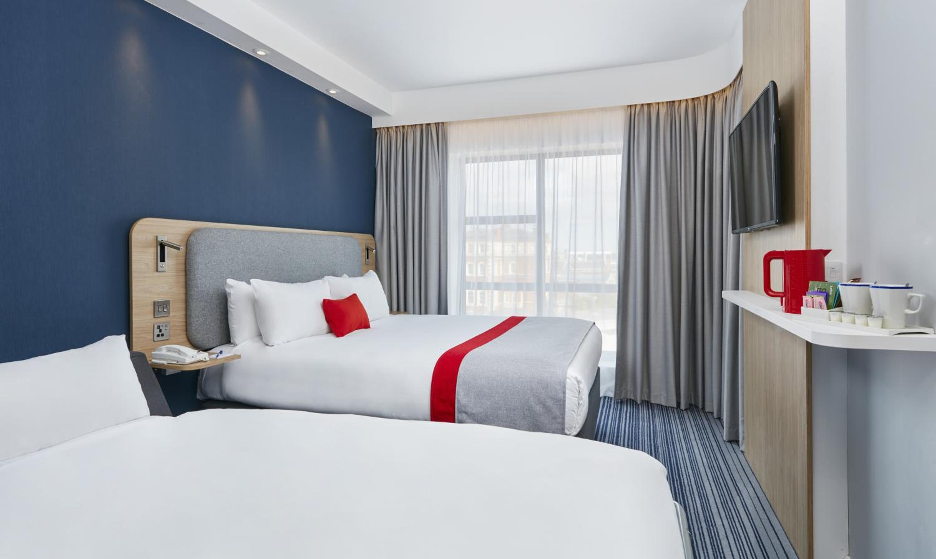 Standard Double Room with Single Sofa Bed and Free Hot Breakfast photo 1