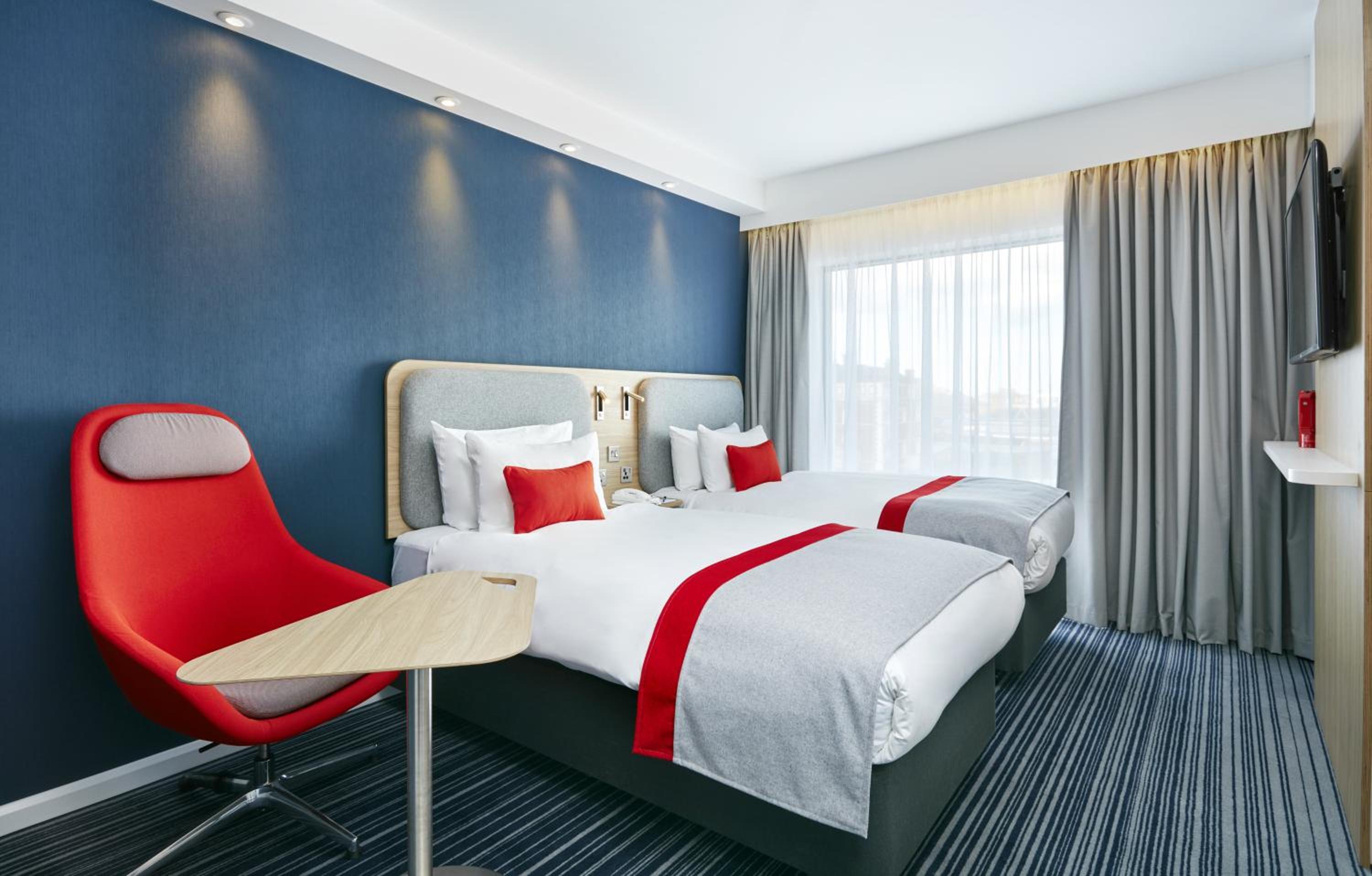 Standard Twin Room with Free Hot Breakfast photo 2