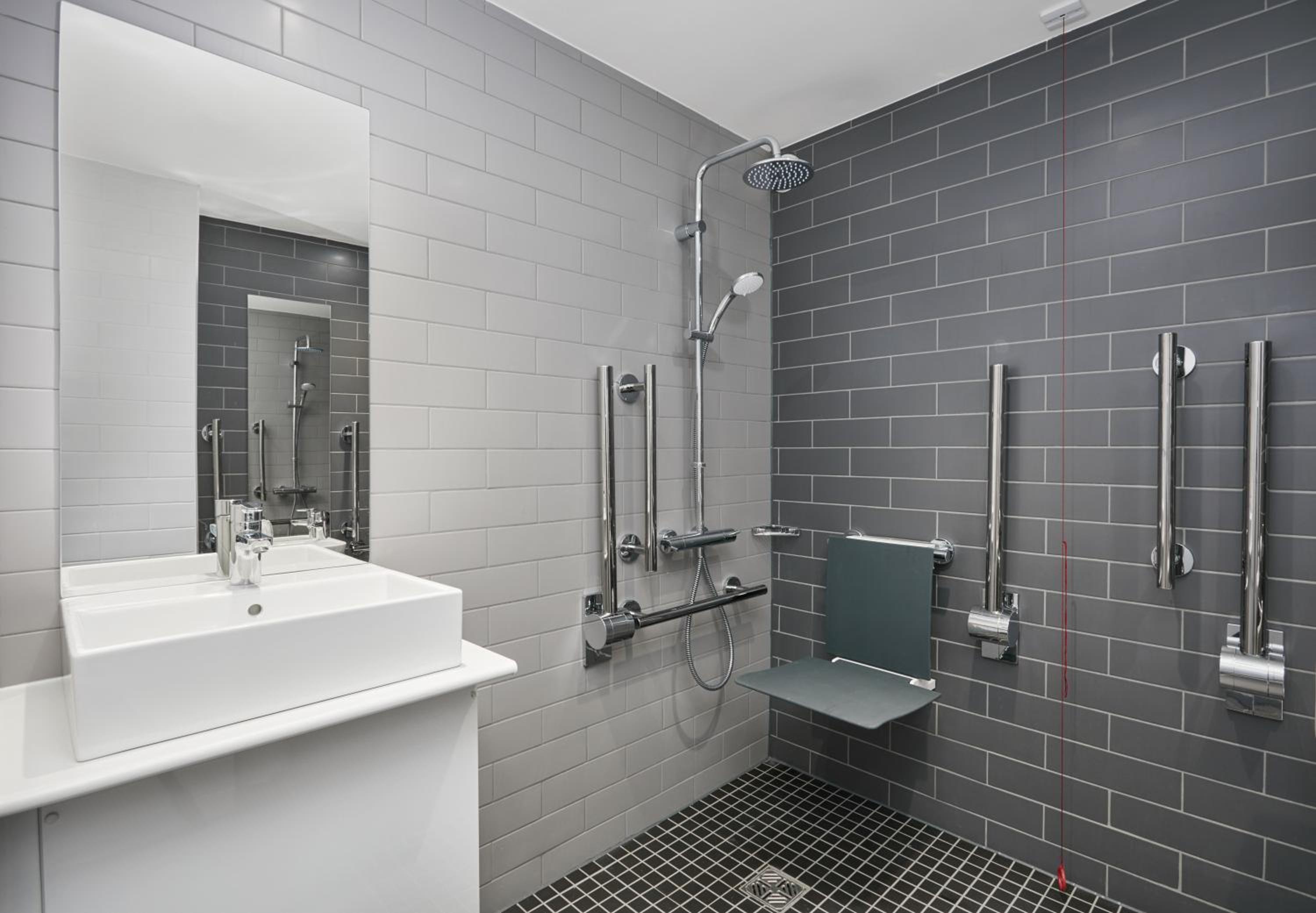 Double Room with Free Hot Breakfast - Accessible photo 2