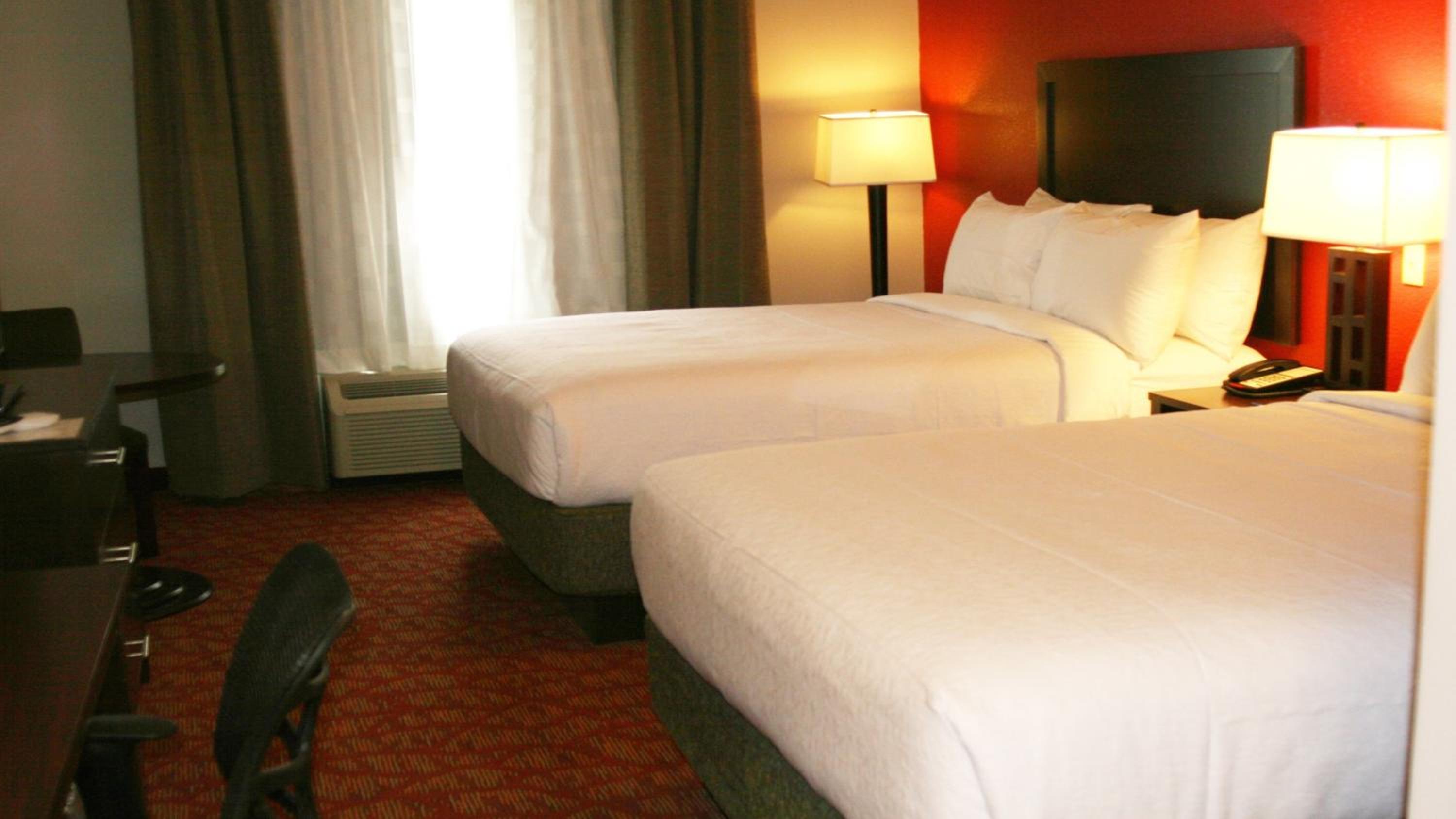 Standard Queen Room with Two Queen Beds - Communications Accessible photo 3