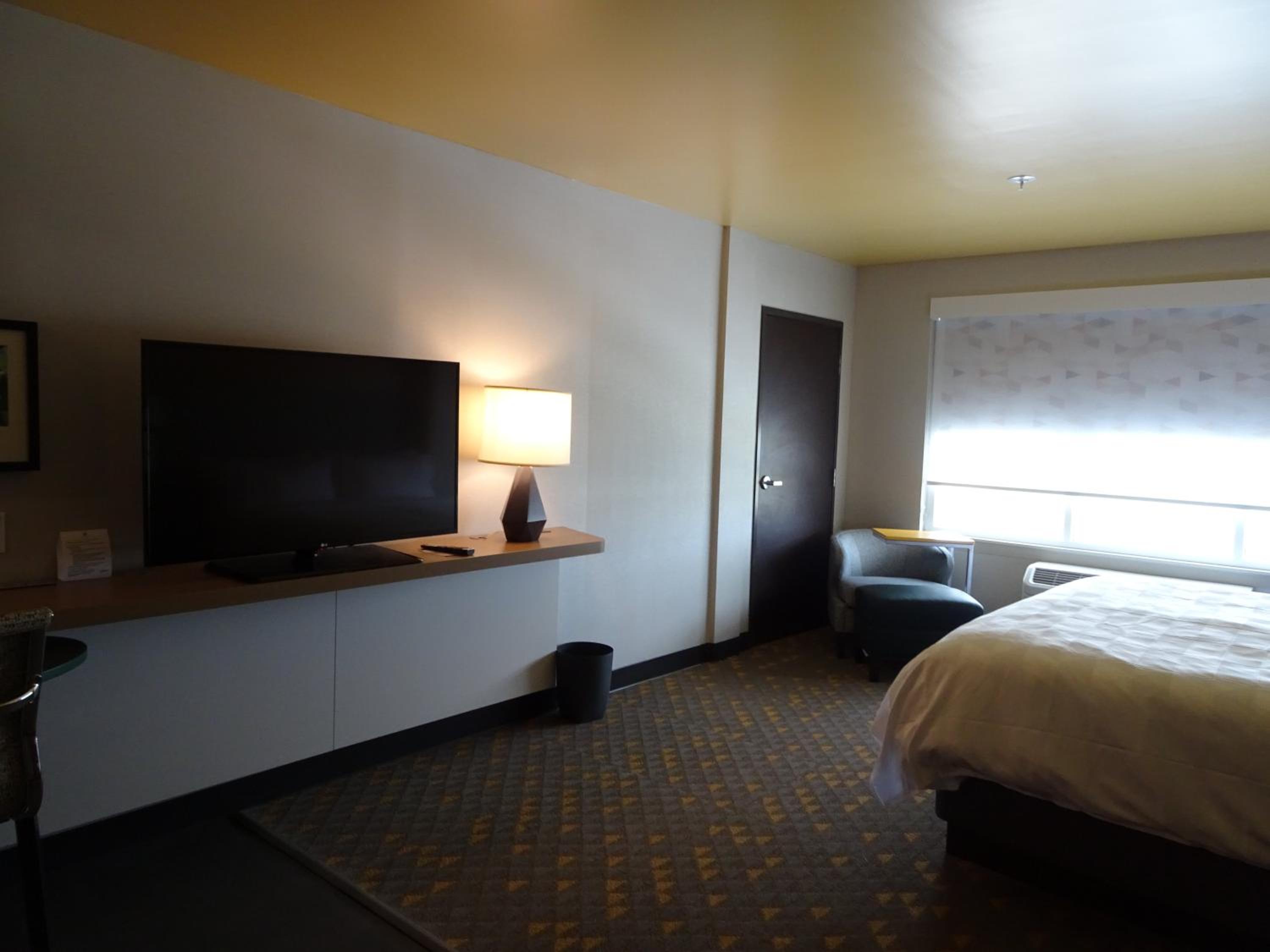 Standard King Room with Tub - Mobility Access