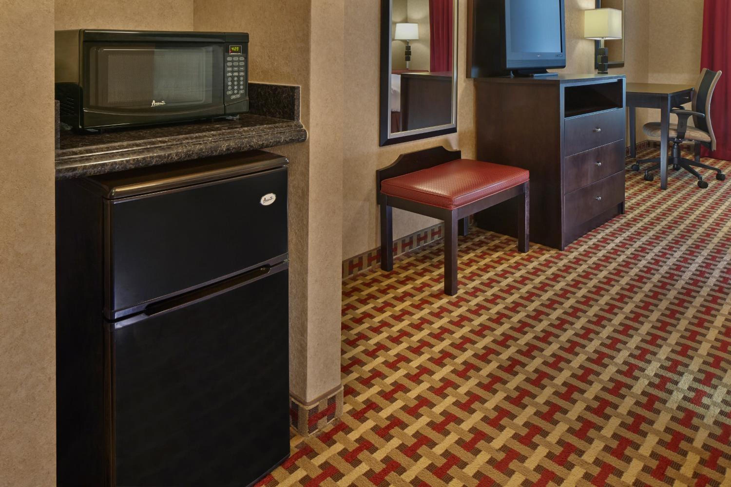 Standard King Room - Photo 3