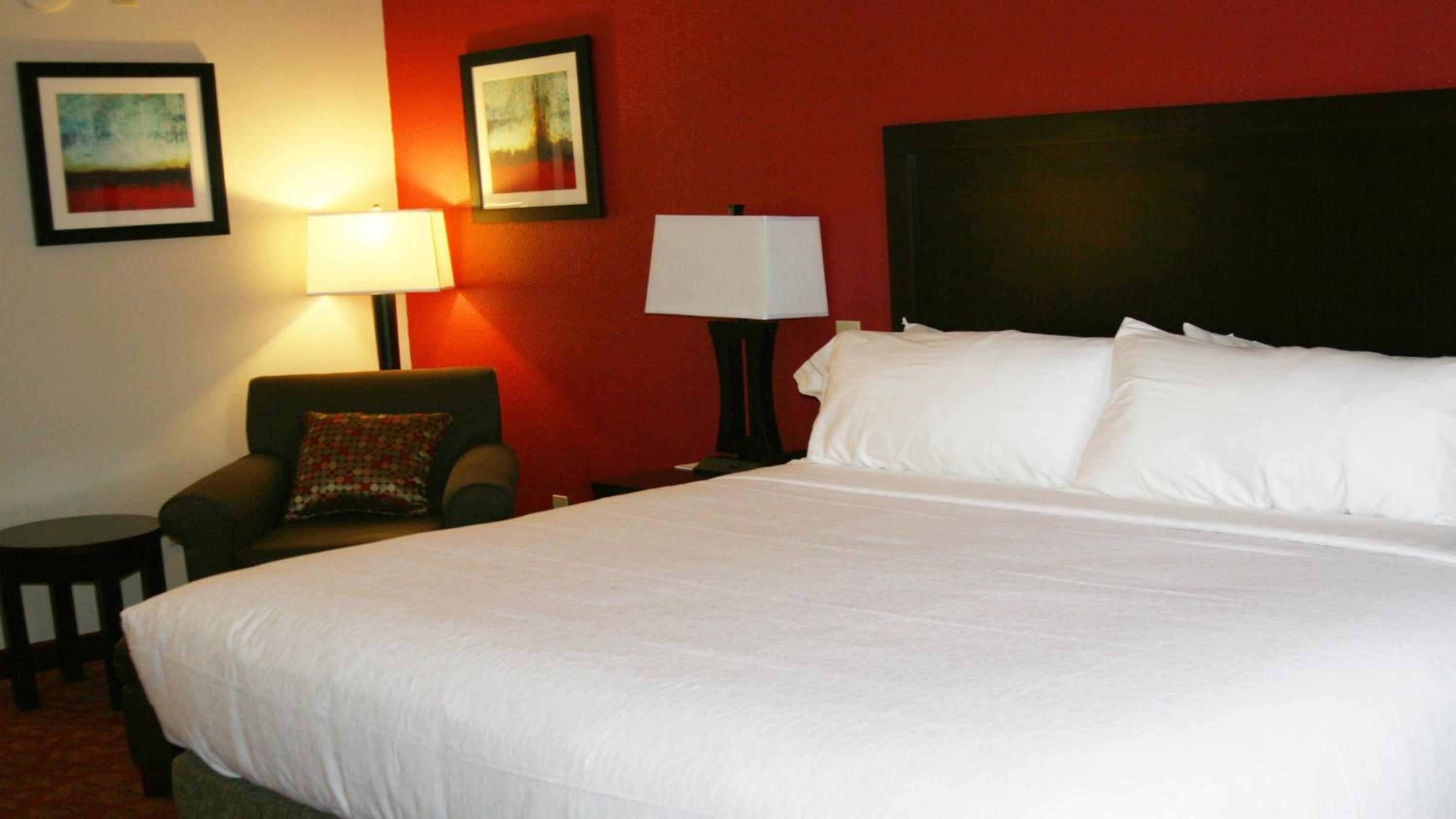 Standard Queen Room with Two Queen Beds - Communications Accessible photo 2