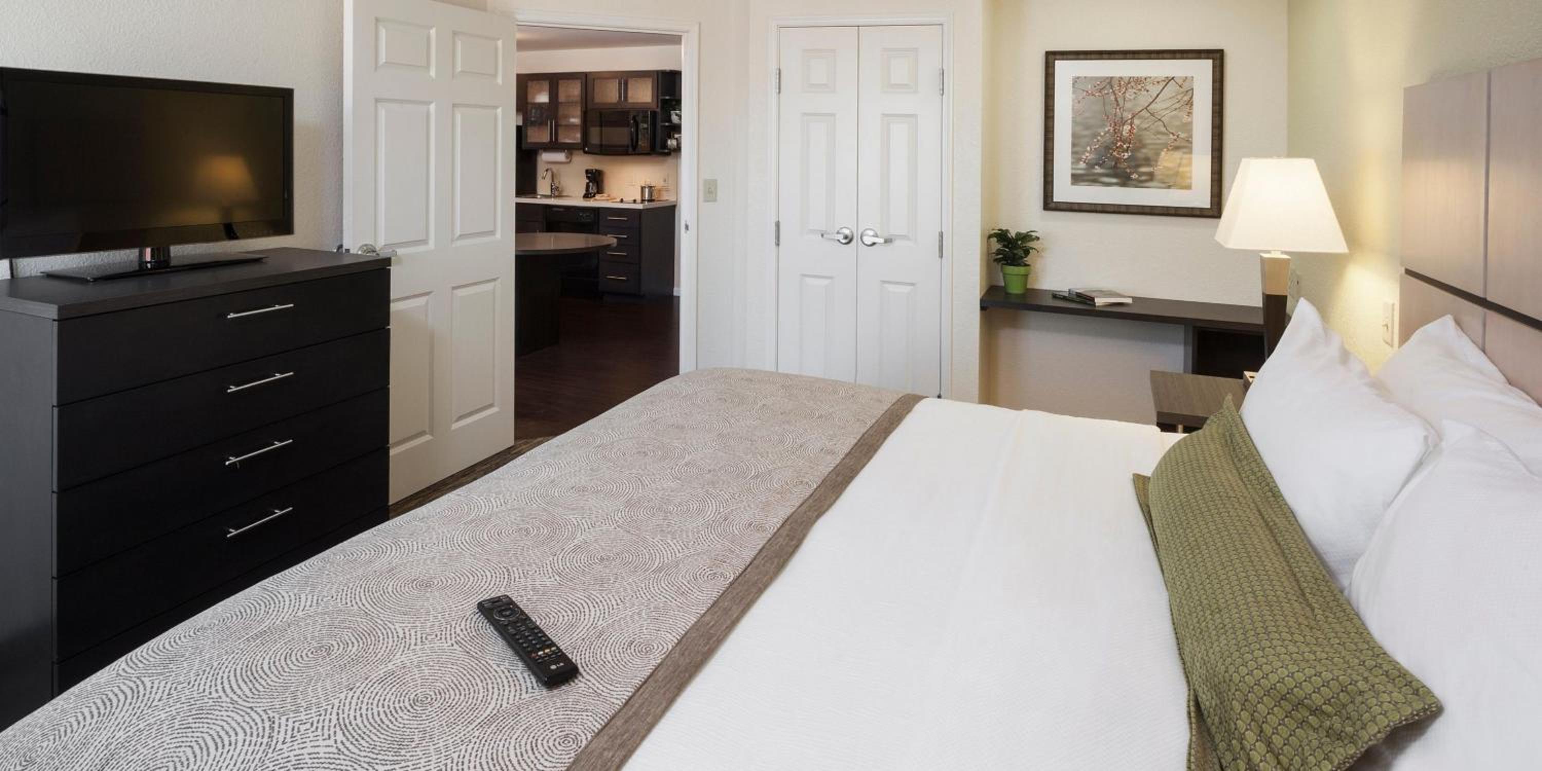 One-Bedroom Queen Suite - Photo 2