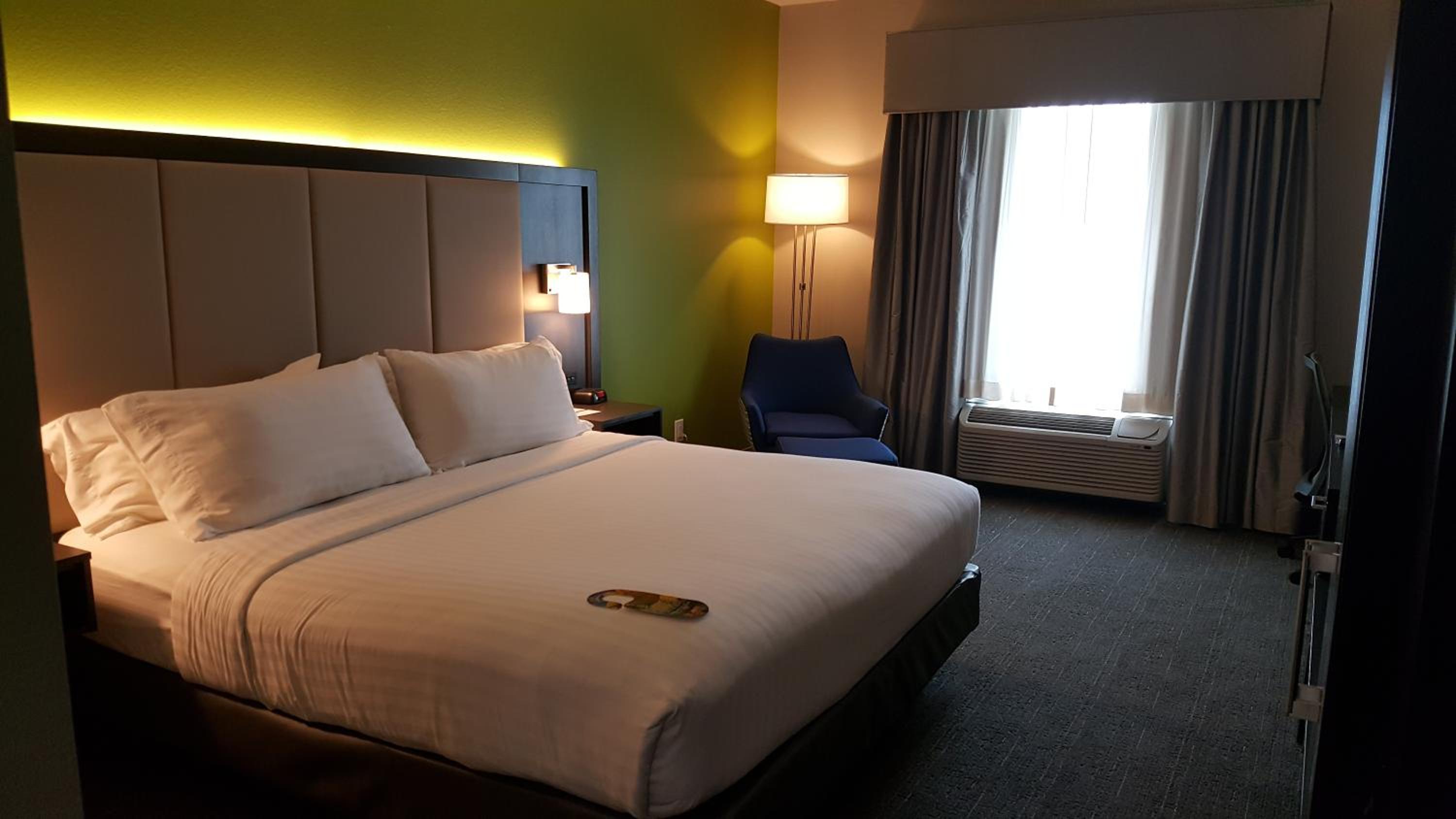 Standard King Room - Photo 6