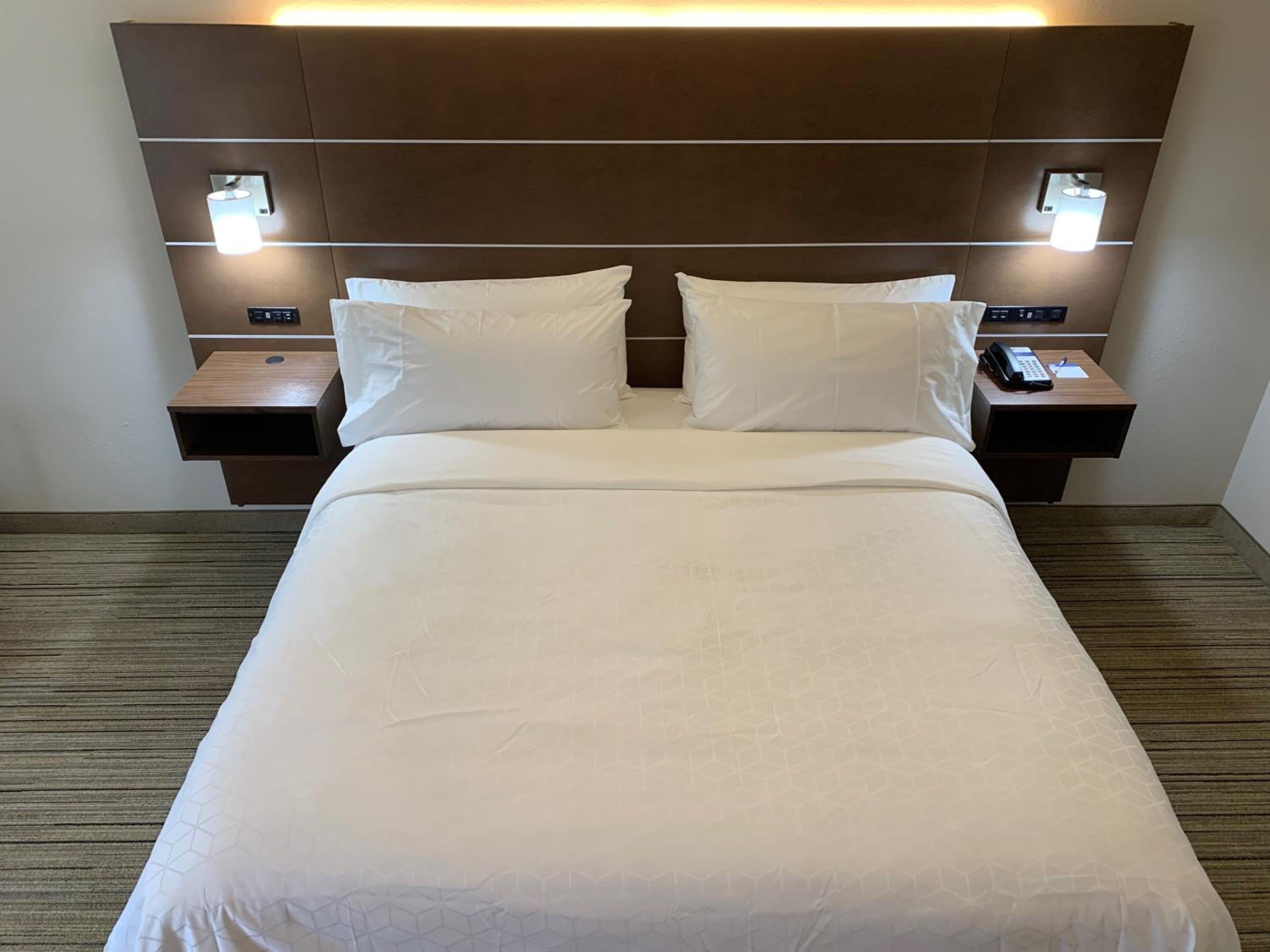 Standard King Room - Photo 4