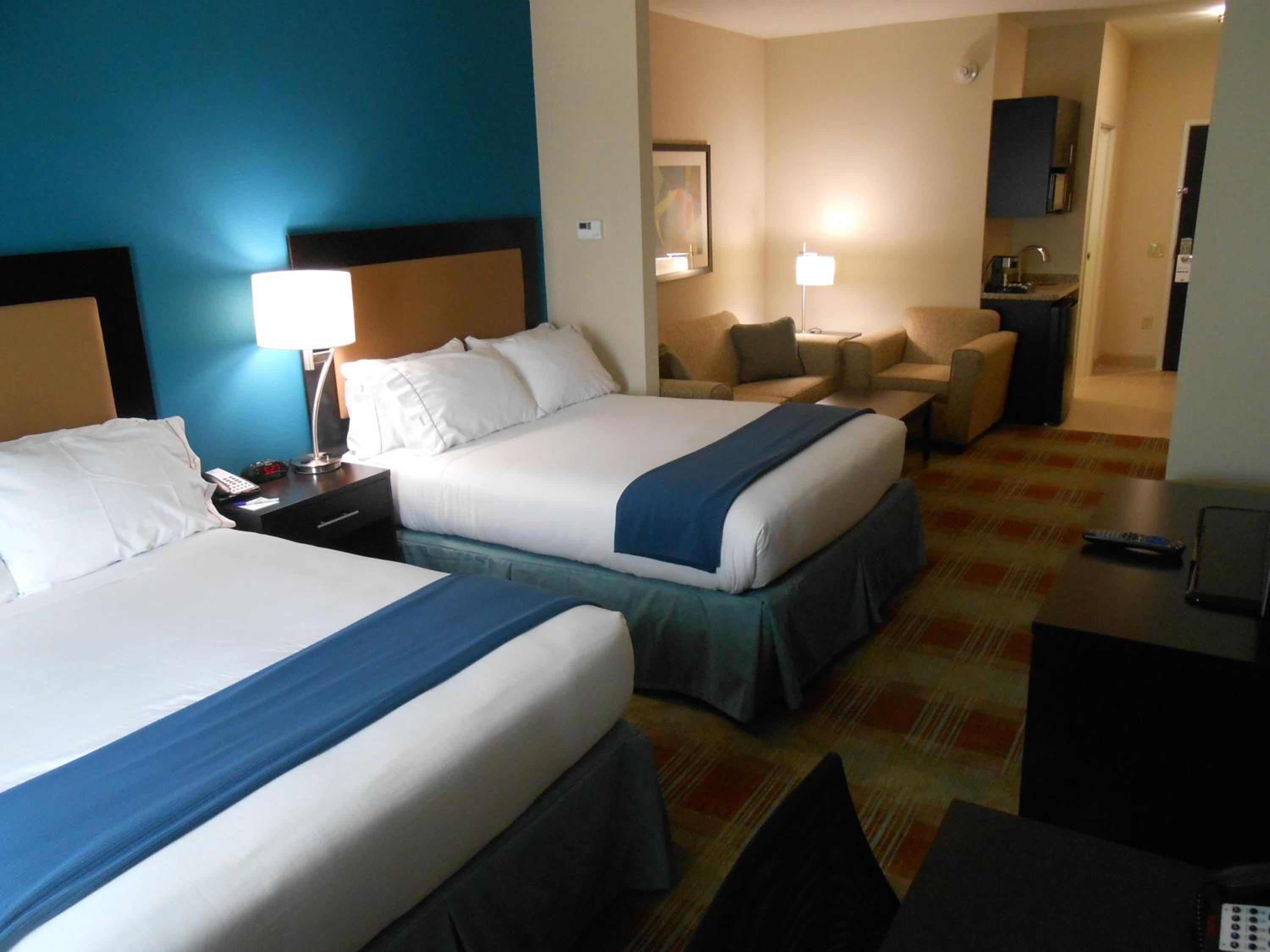 Queen Suite with Two Queen Beds