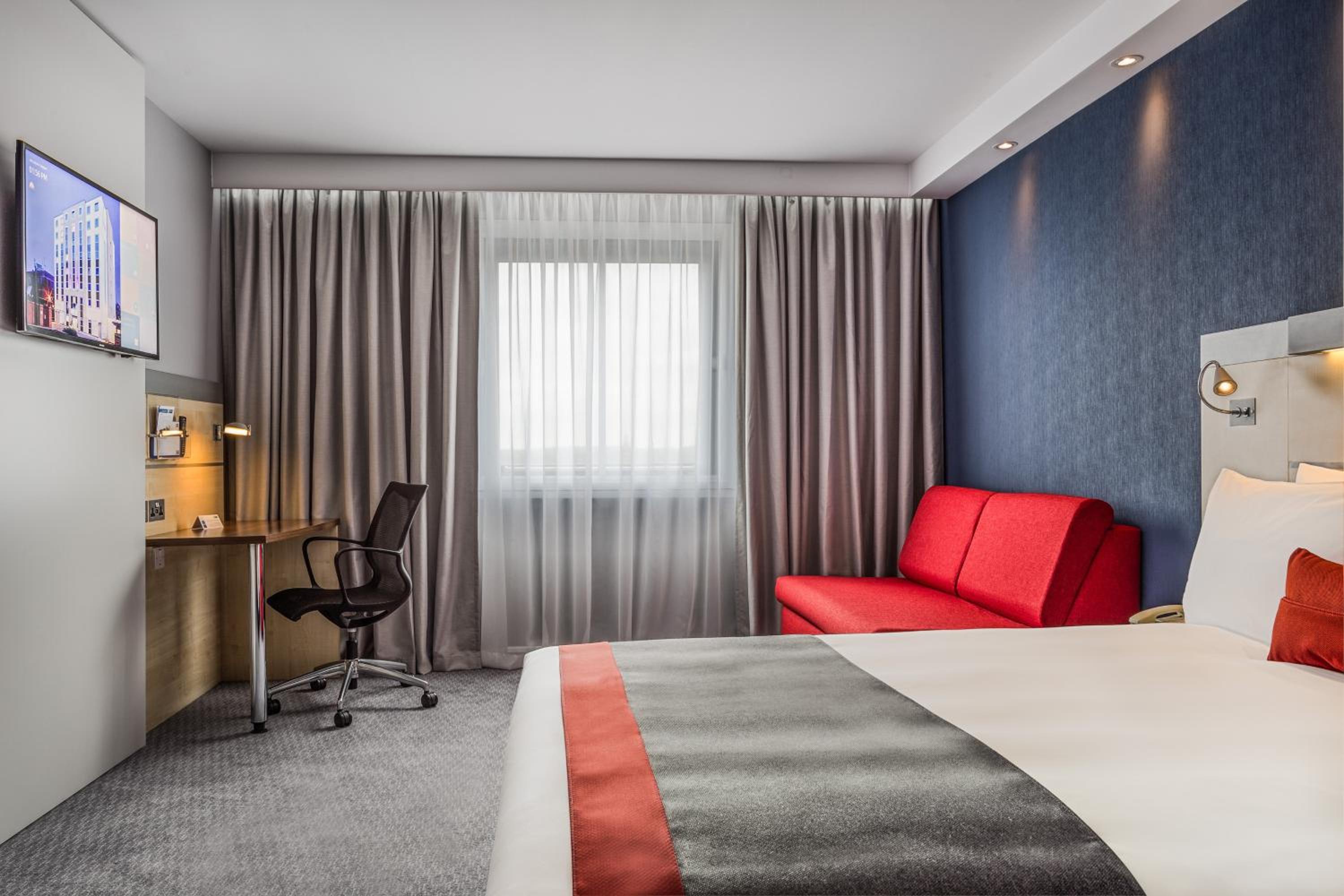 Standard Double Room with Sofa Bed and Free Hot Breakfast - Photo 5
