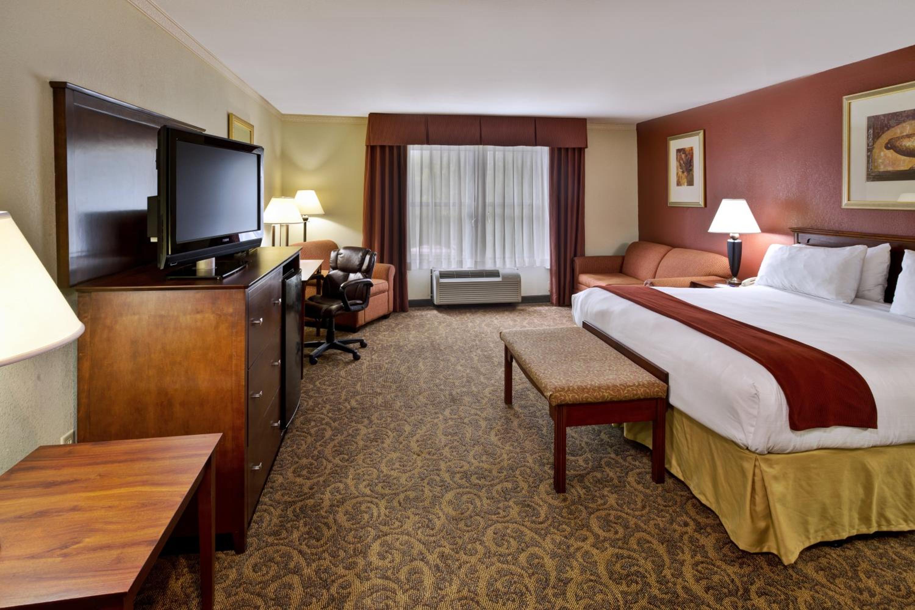 King Room - Mobility Access/Hearing Accessible - Photo 1