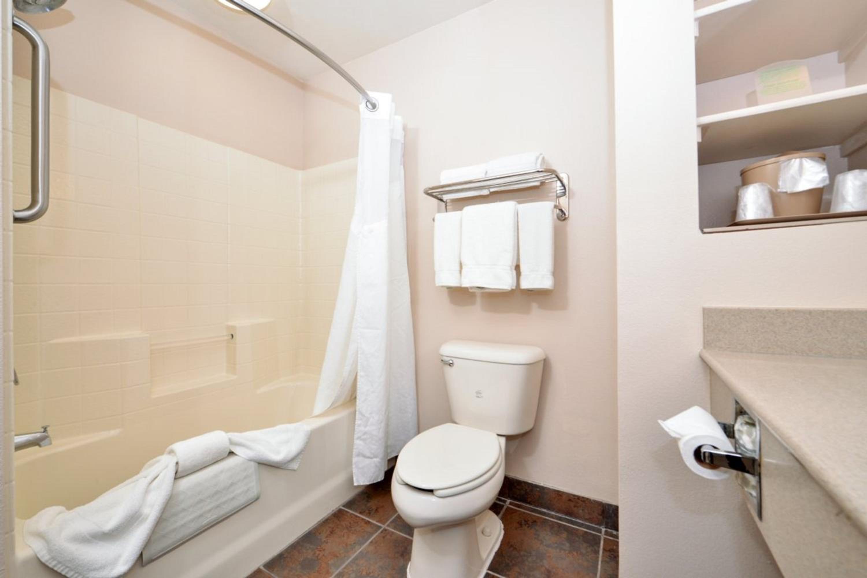 Standard King Room - Photo 2