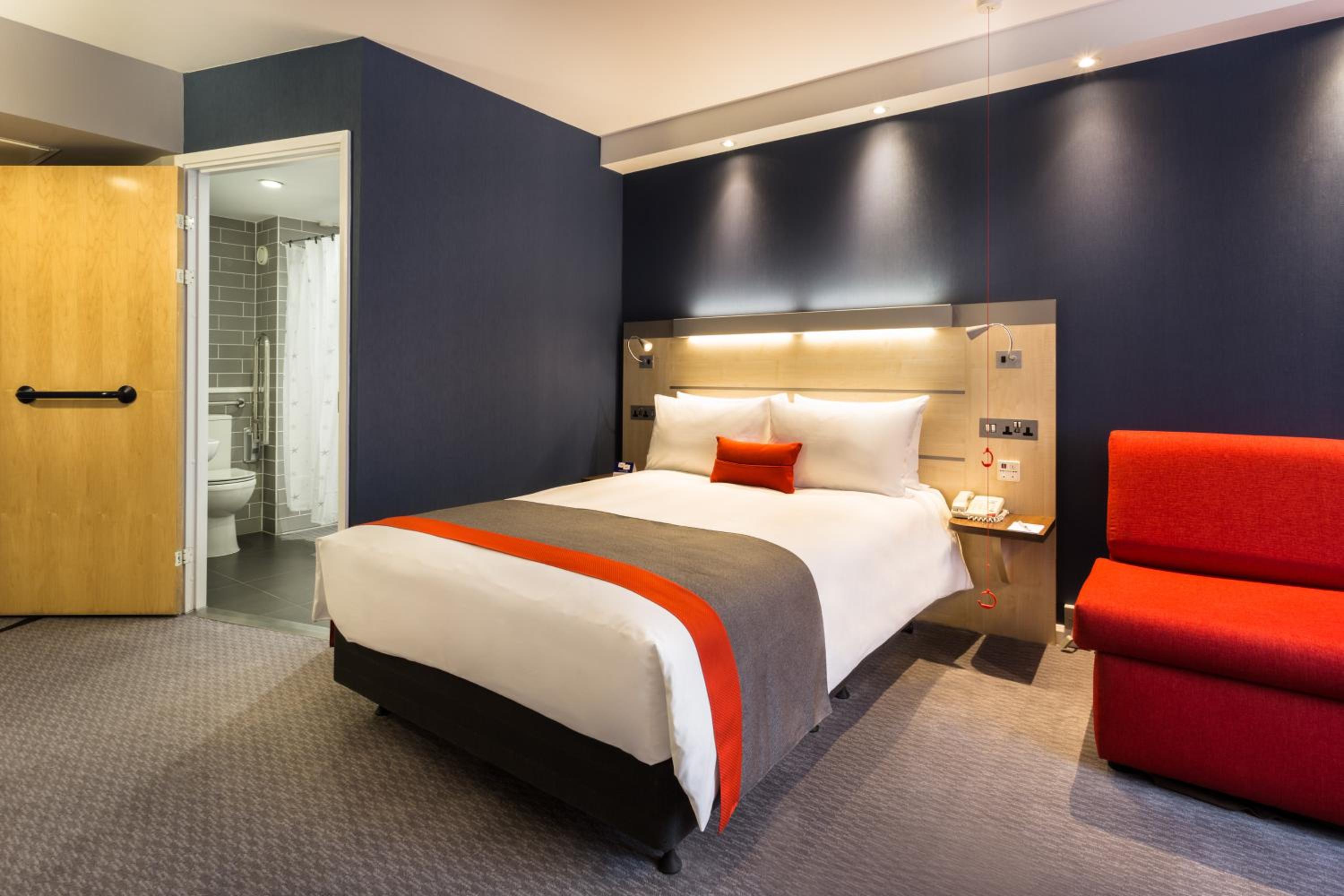 Standard Double Room with Free Hot Breakfast - Accessible photo 1