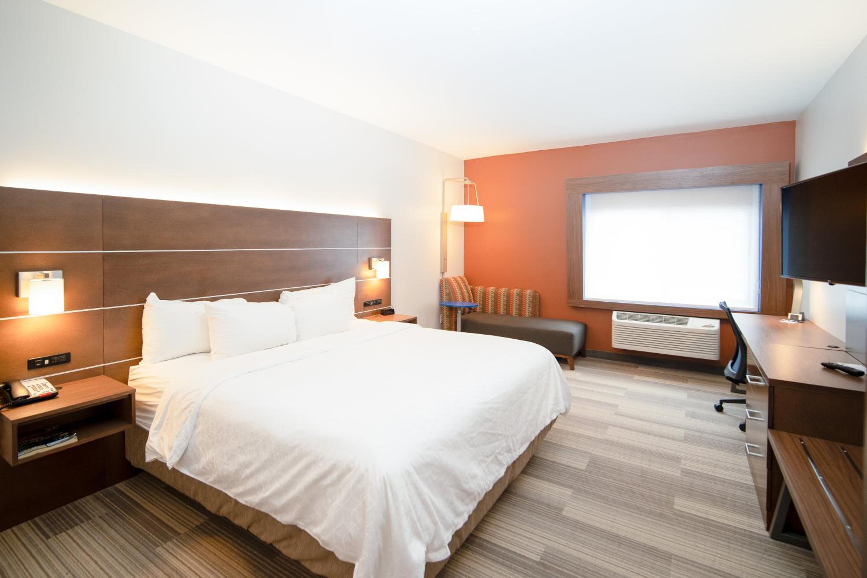 Standard King Room - Photo 4
