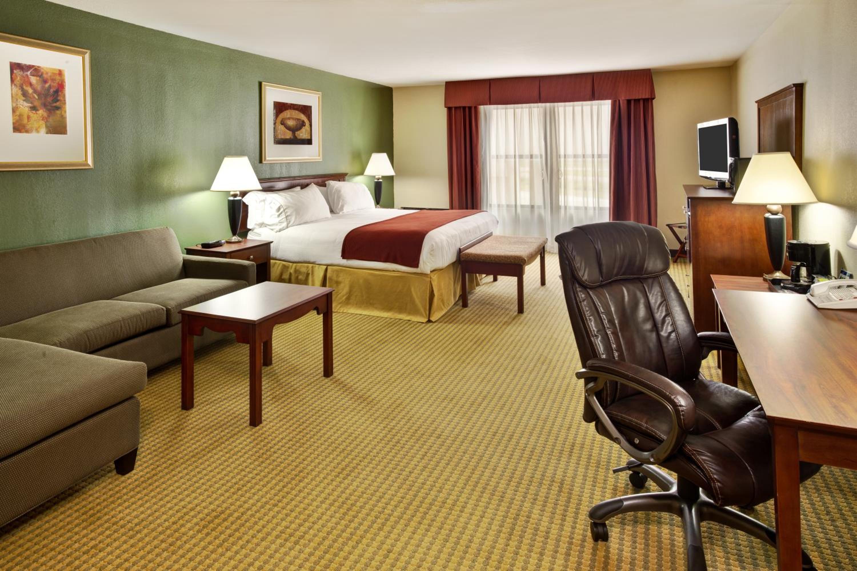 Suite - Mobility Access/Hearing Accessible - Photo 1