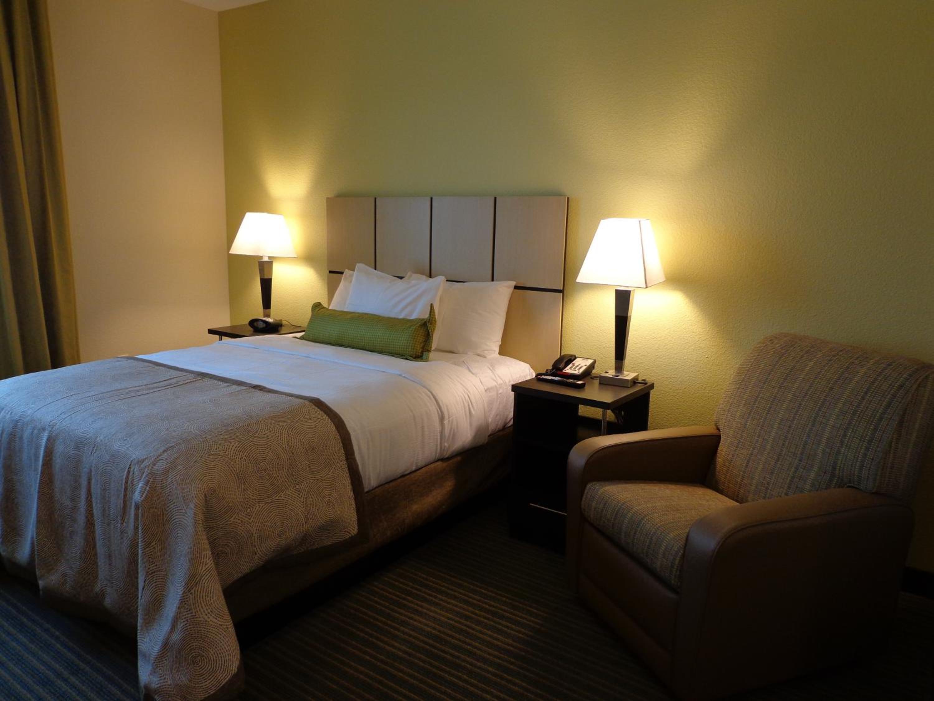 Queen Studio Suite - Communication Accessible