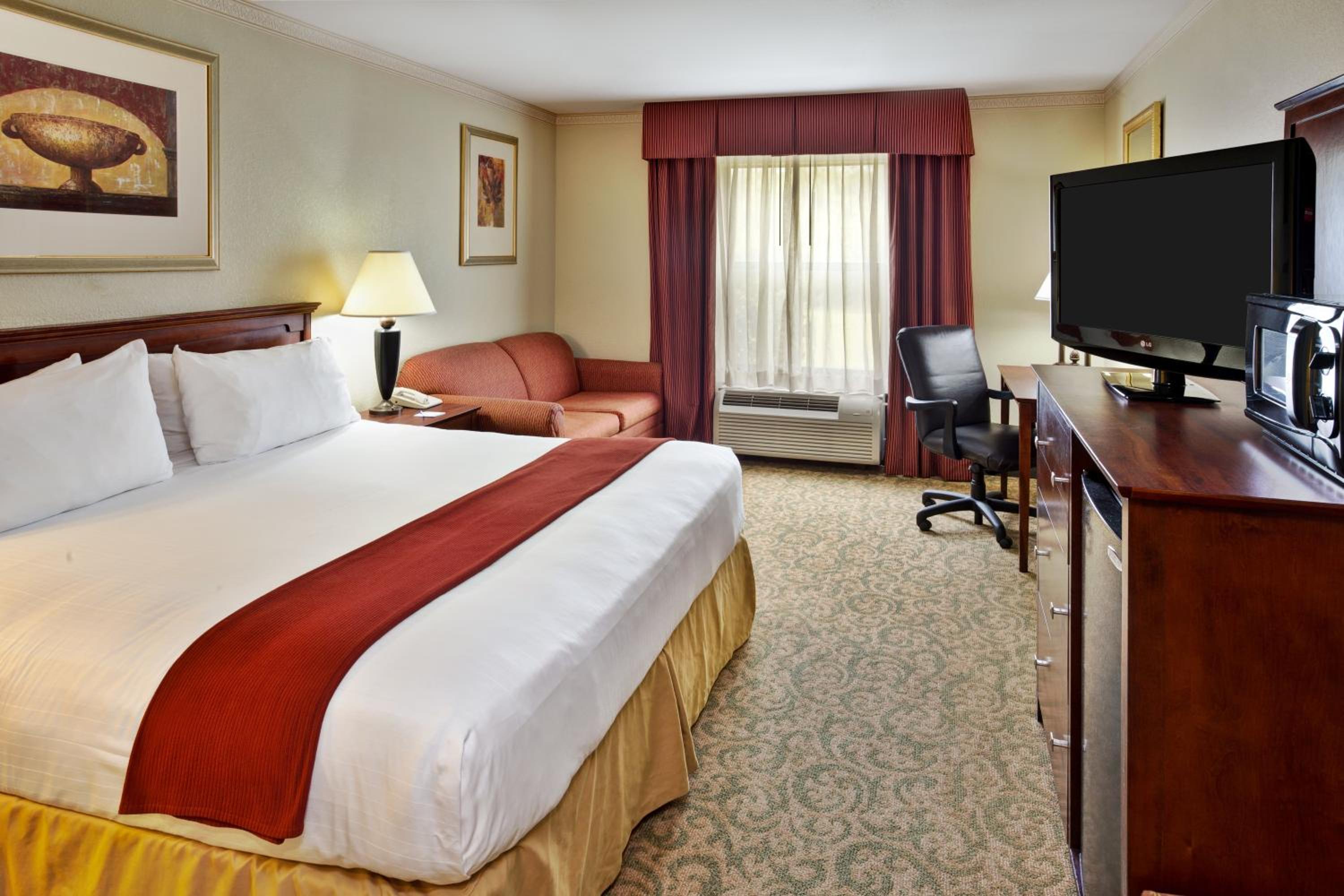Standard King Room With Sofa Bed - Non-Smoking