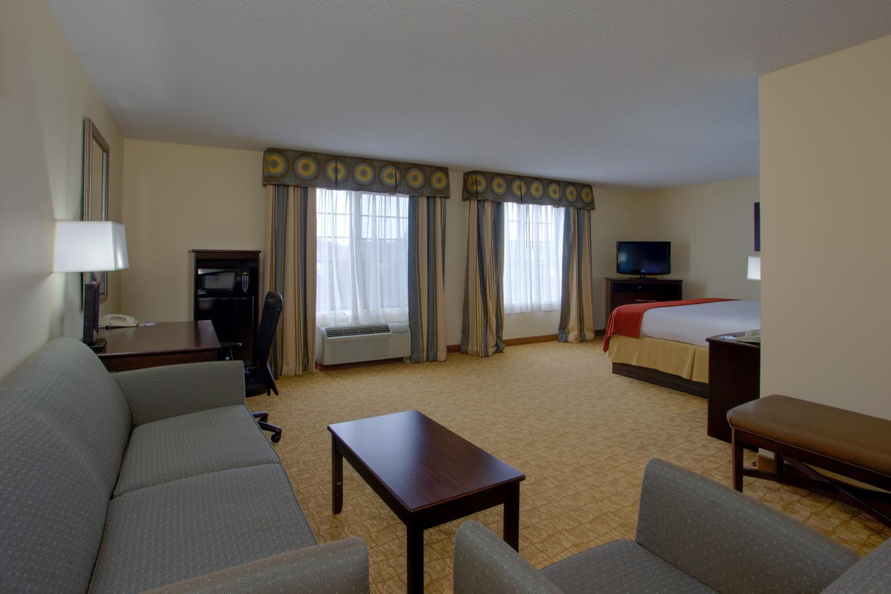 King Suite - Photo 2