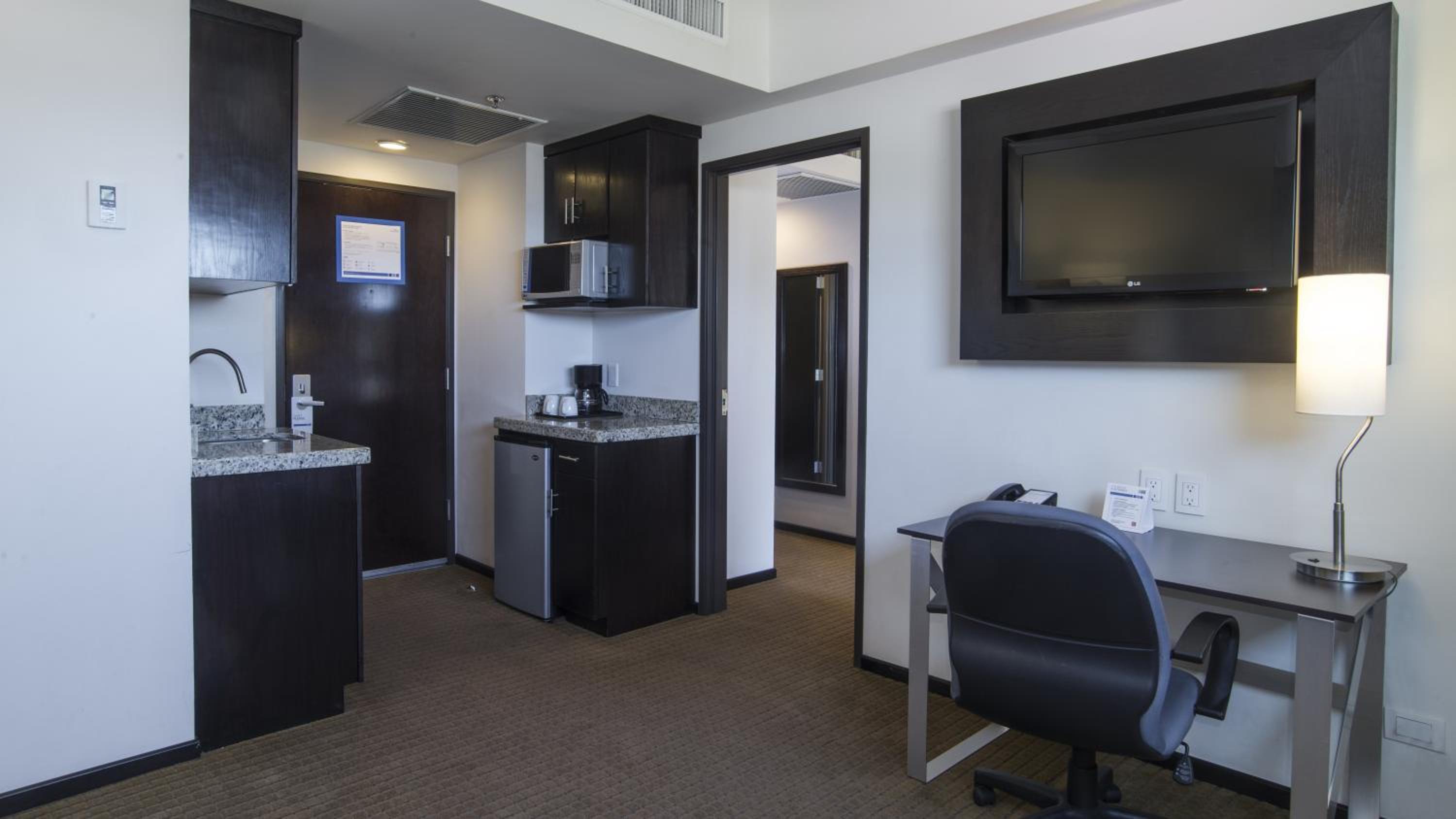 King Suite - Photo 1