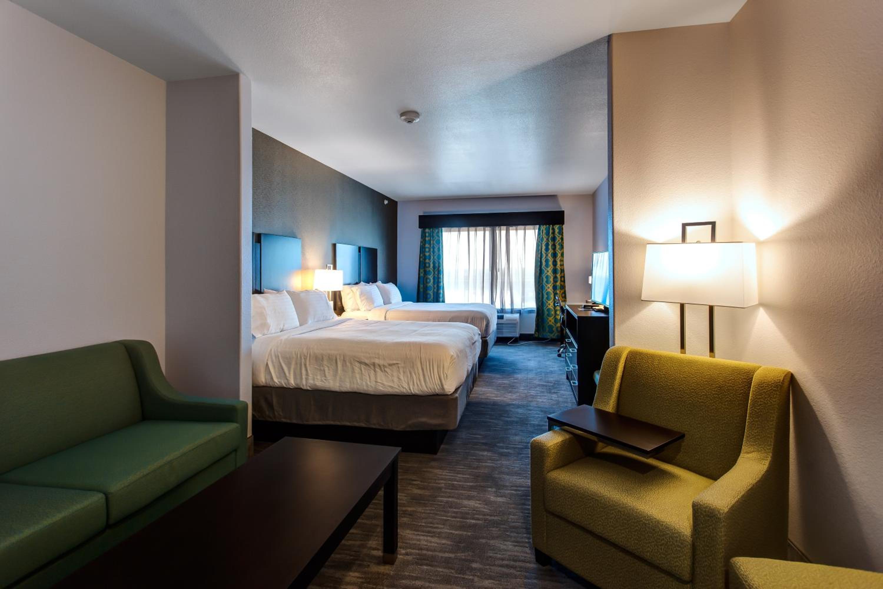 Suite with Two Queen Beds photo 1