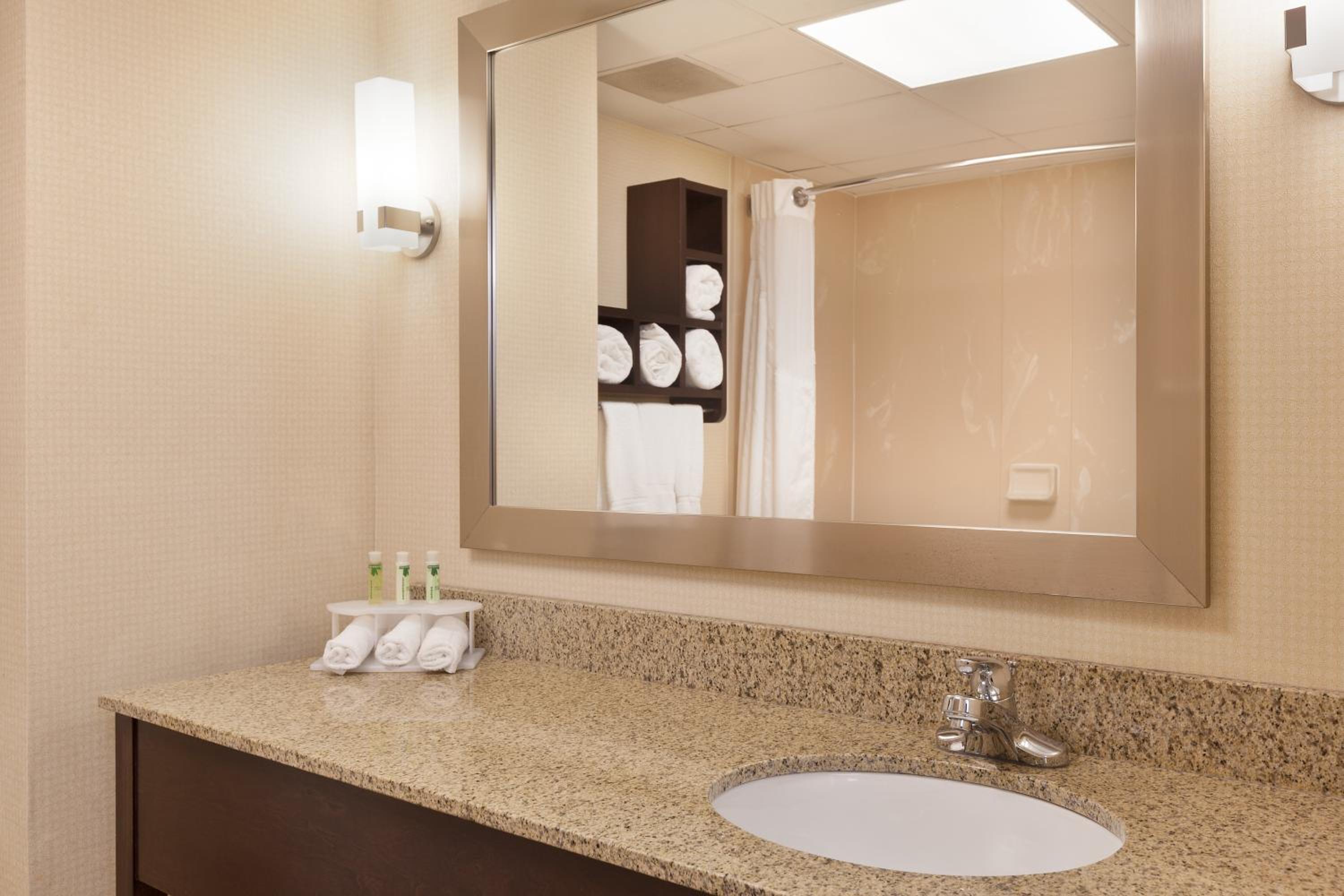 Standard King Room - Photo 2