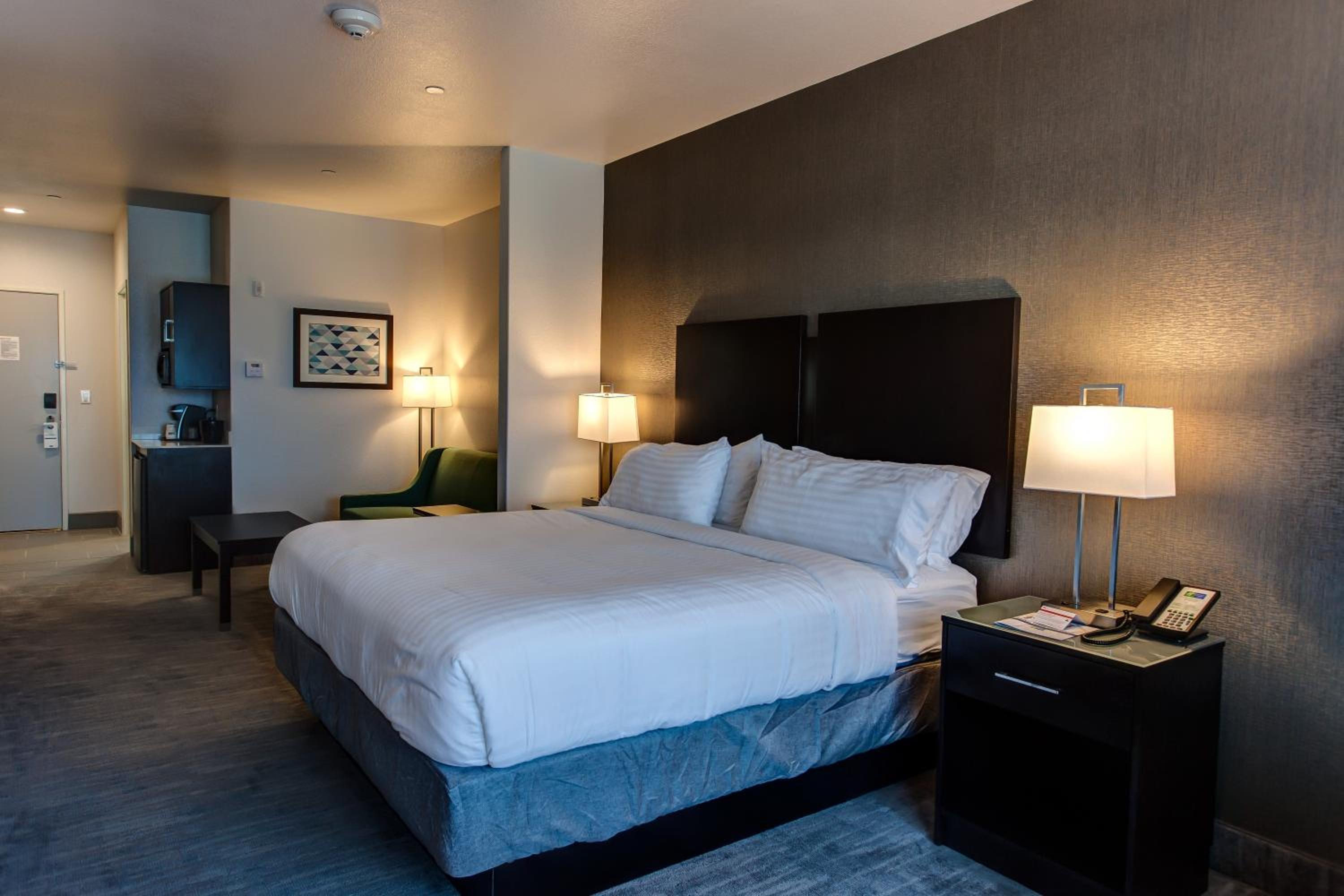 Suite - Hearing Accessible - Non-Smoking photo 2