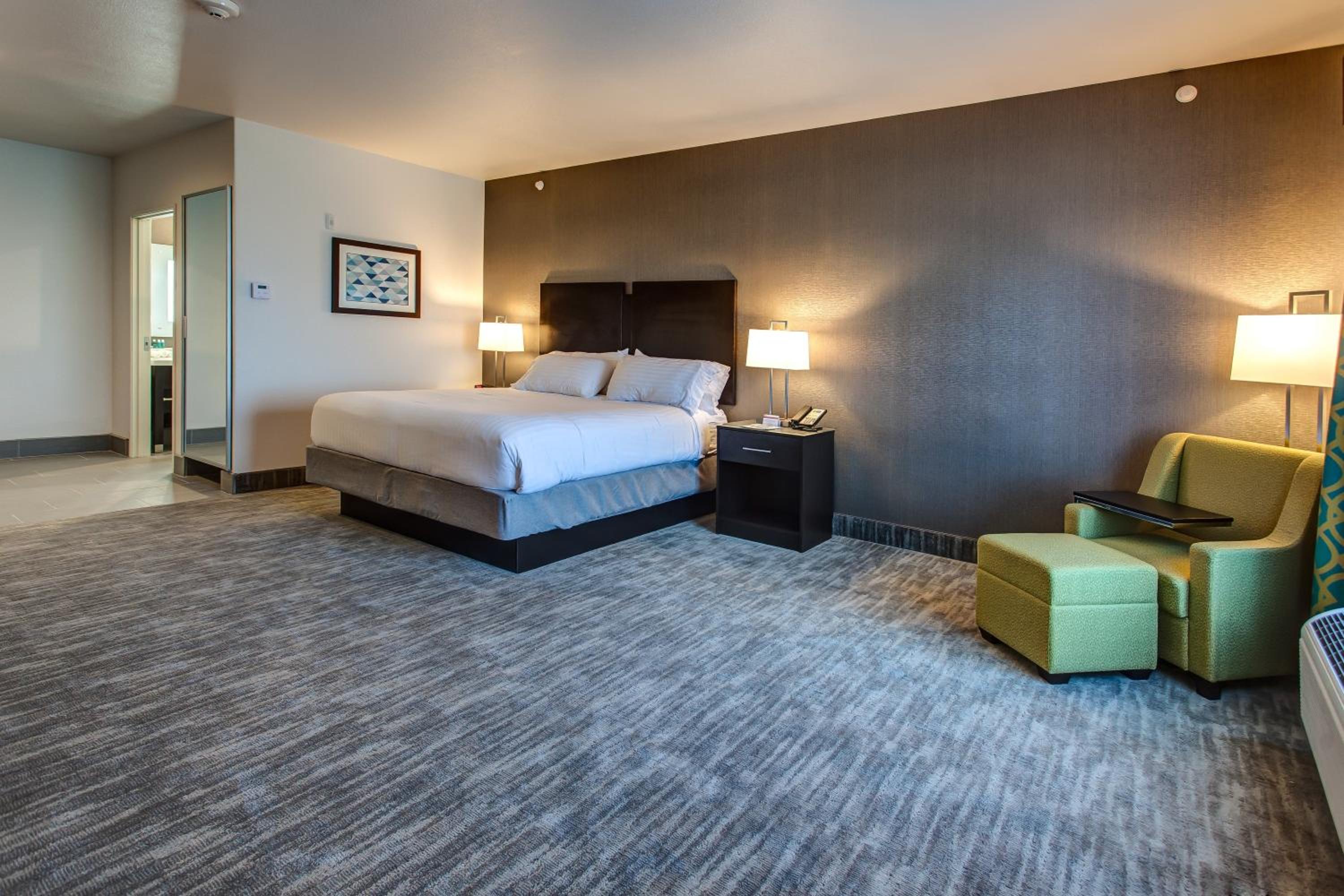 King Room - Mobility Access/Hearing Accessible photo 1