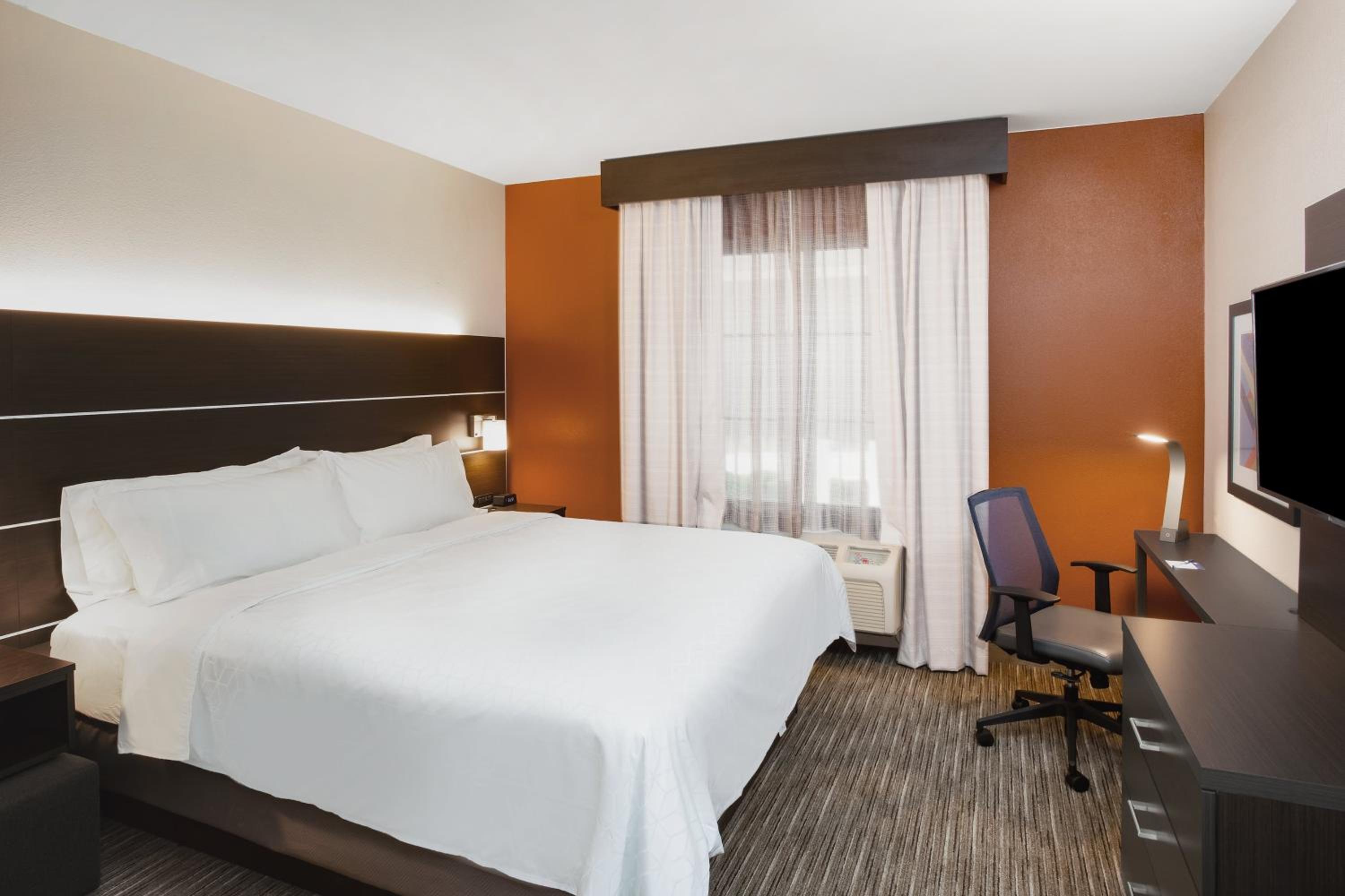 Standard King Room - Photo 2