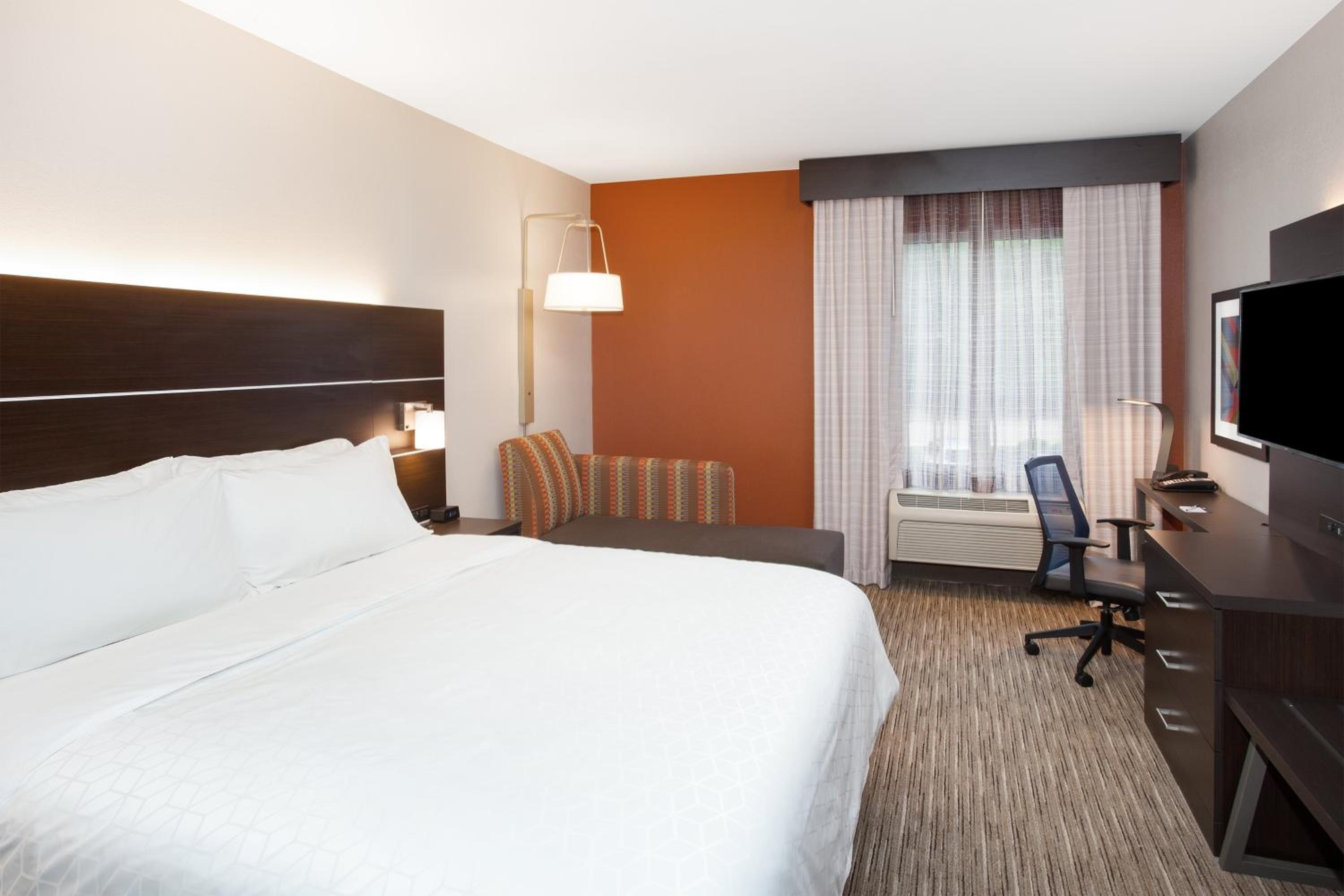 Standard King Room - Photo 3