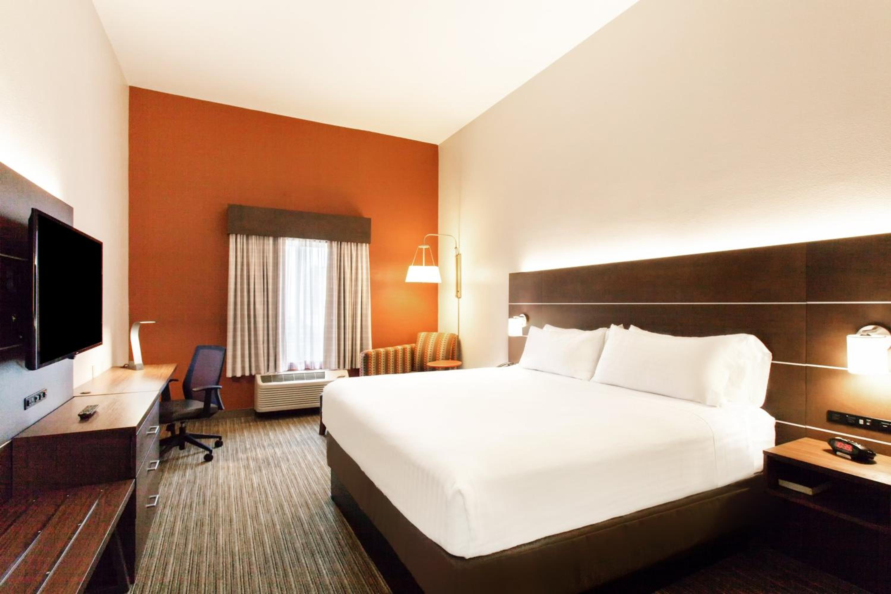 King Room - Non-Smoking - Photo 1