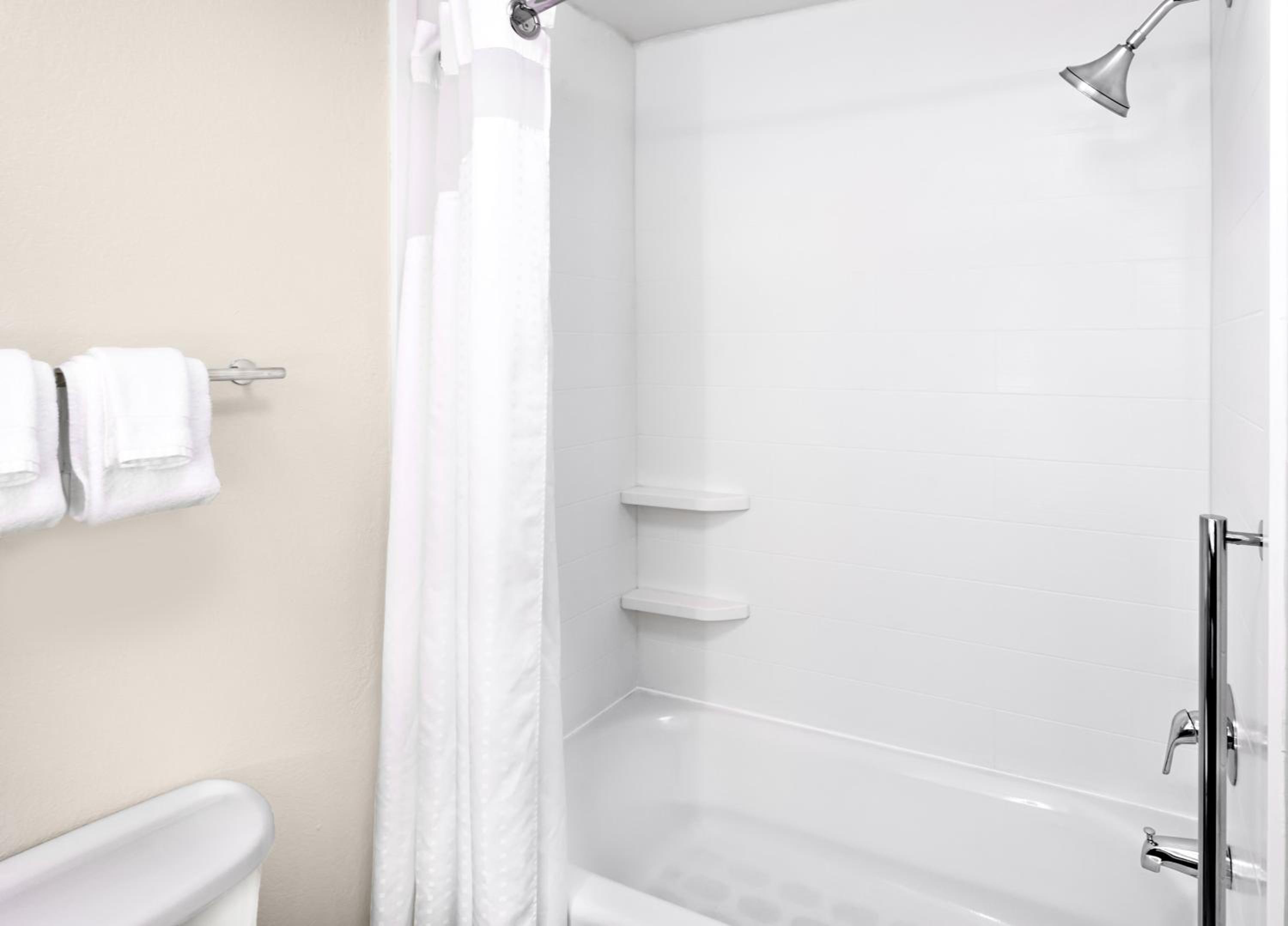 Double Room with Two Double Beds - Disability Access with Bathtub/Non-Smoking - Photo 2