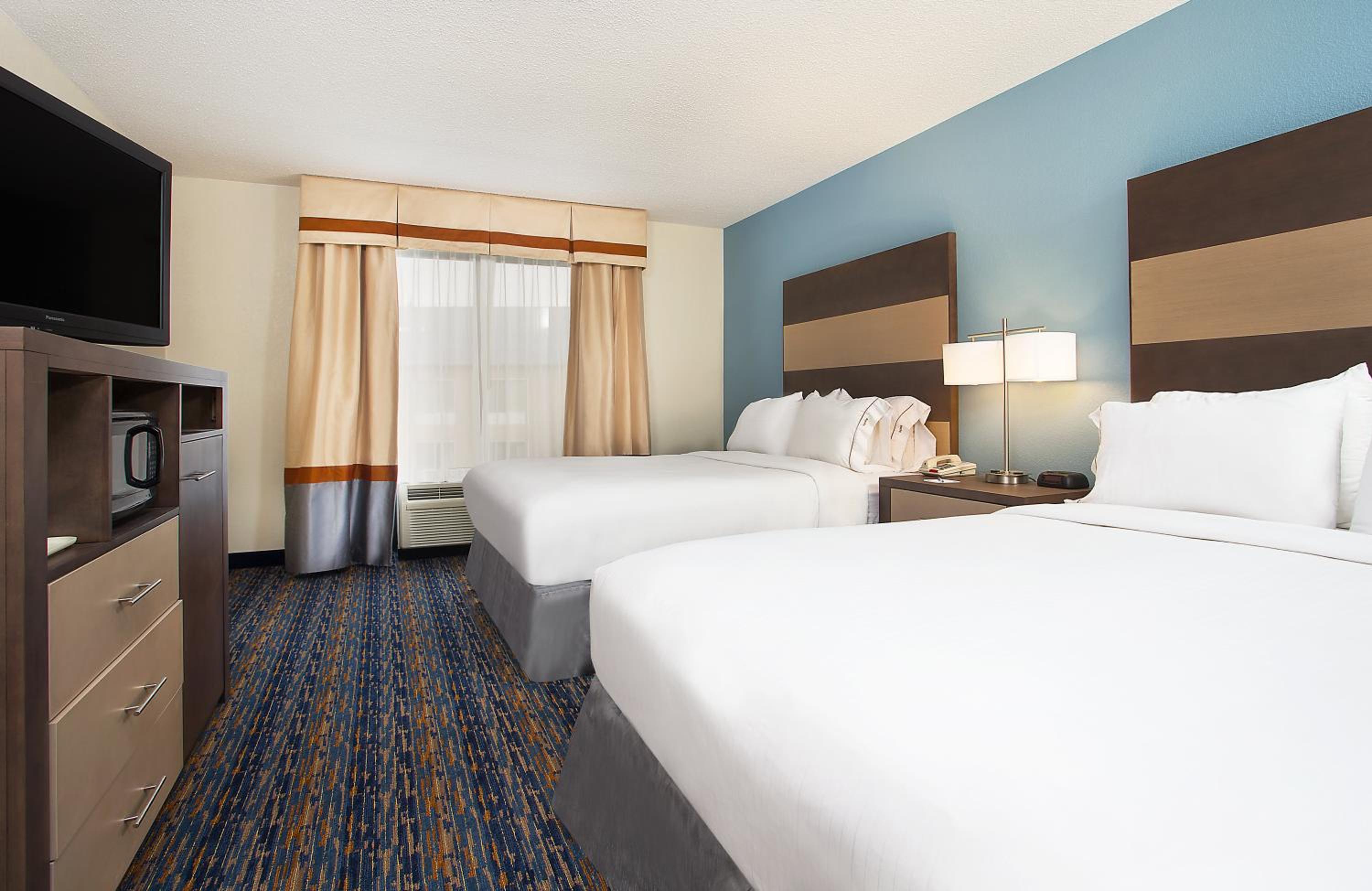 Suite with Two Queen Beds - Photo 2