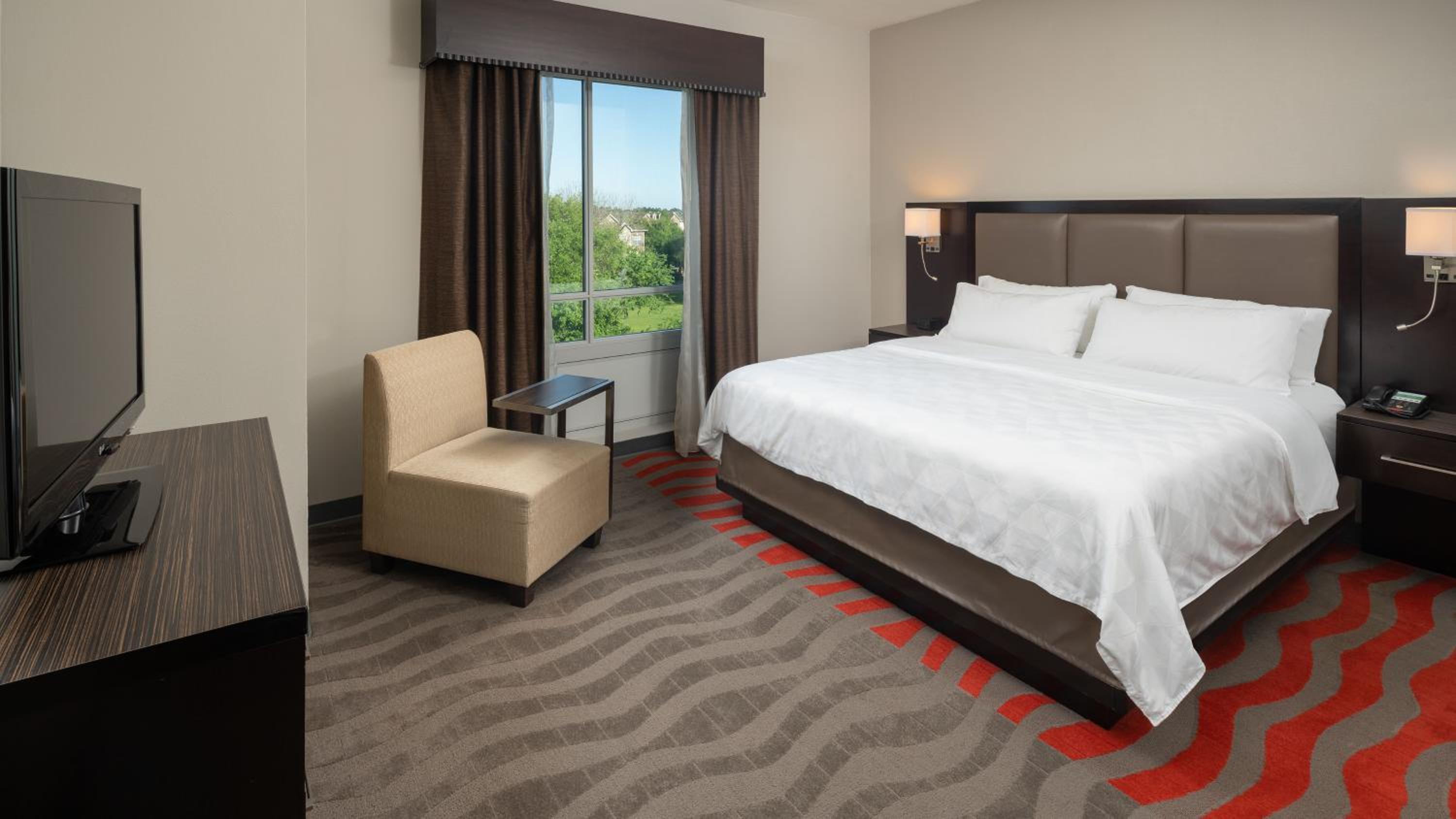 Standard King Room - Photo 5