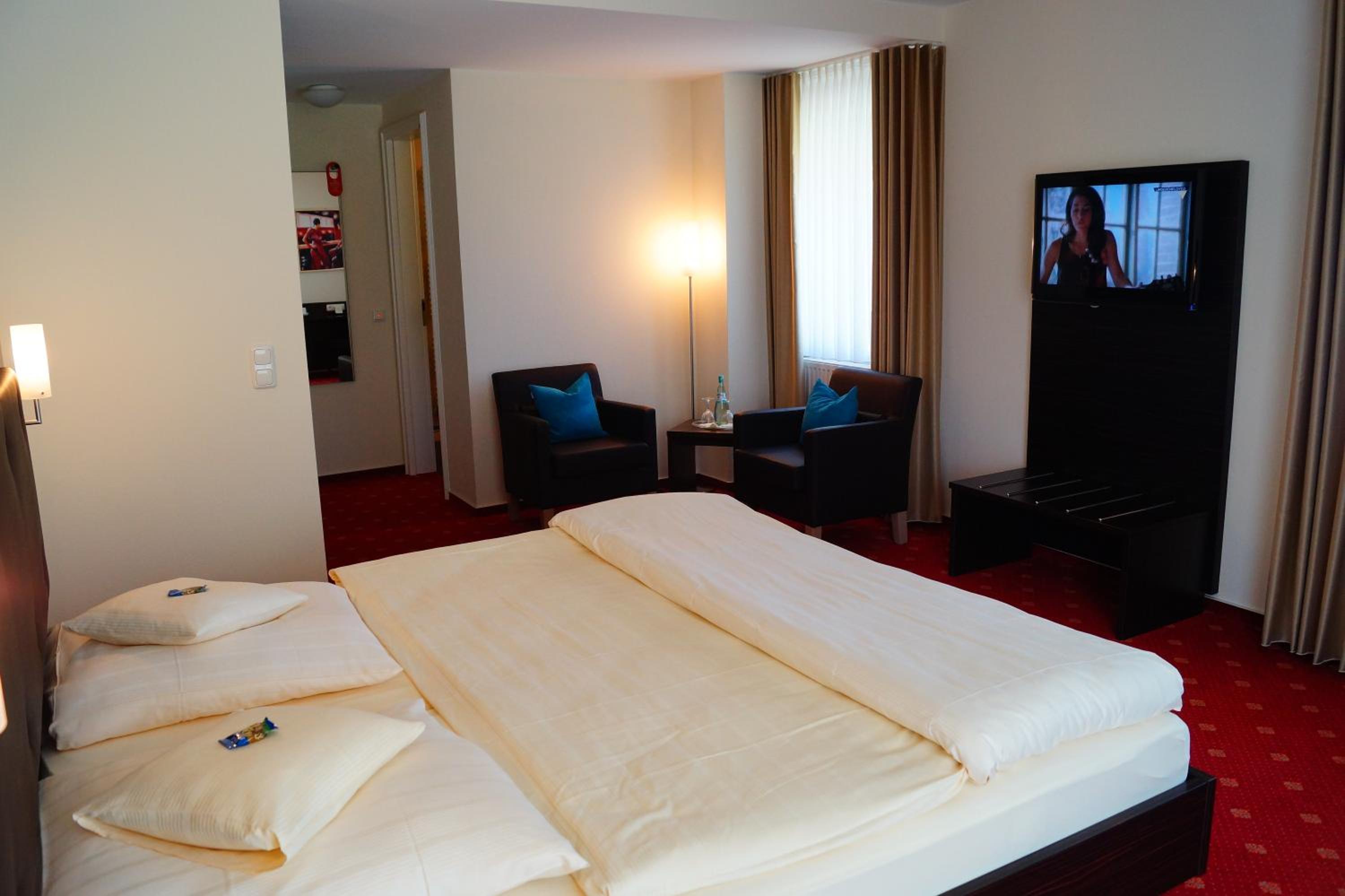 Standard Double Room - Photo 8
