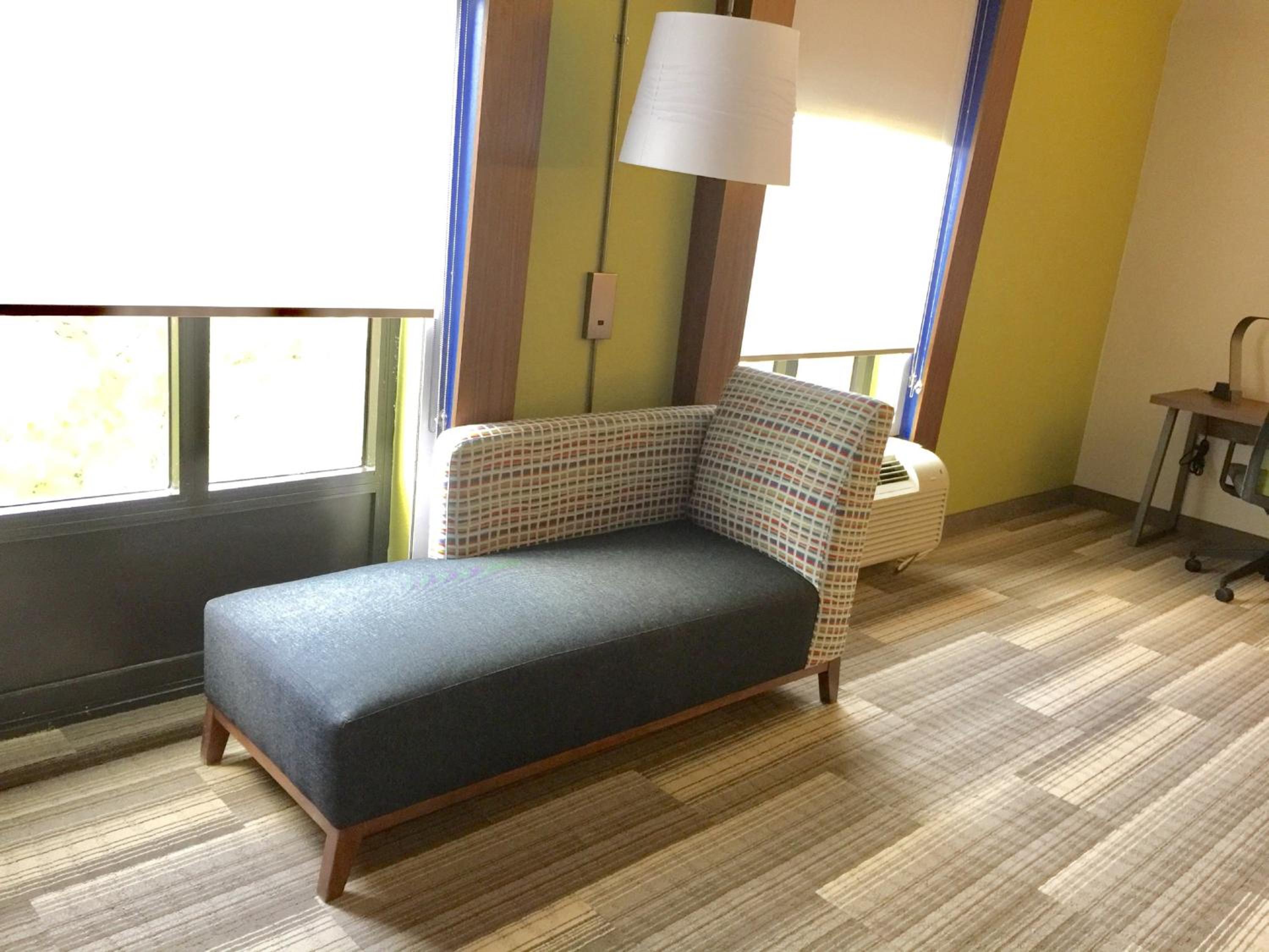 One-Bedroom King Suite - Photo 3