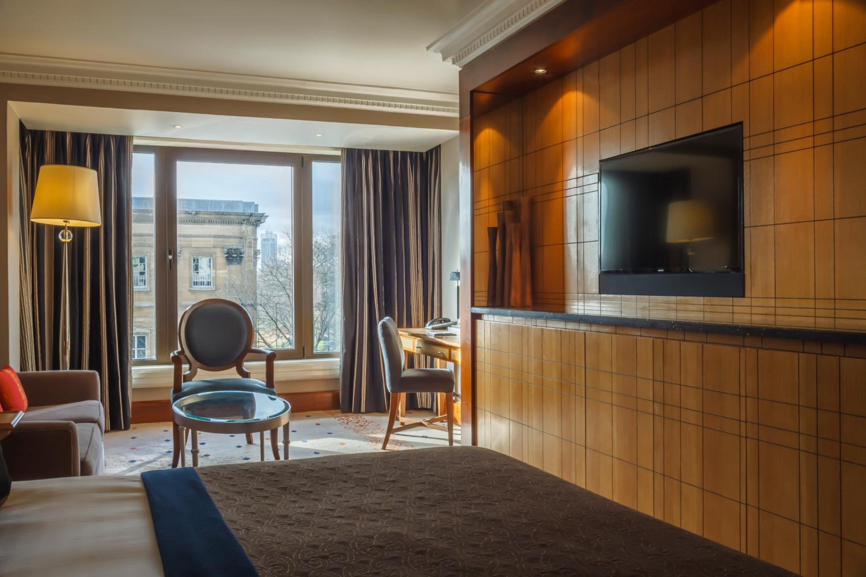 Junior King Suite photo 2