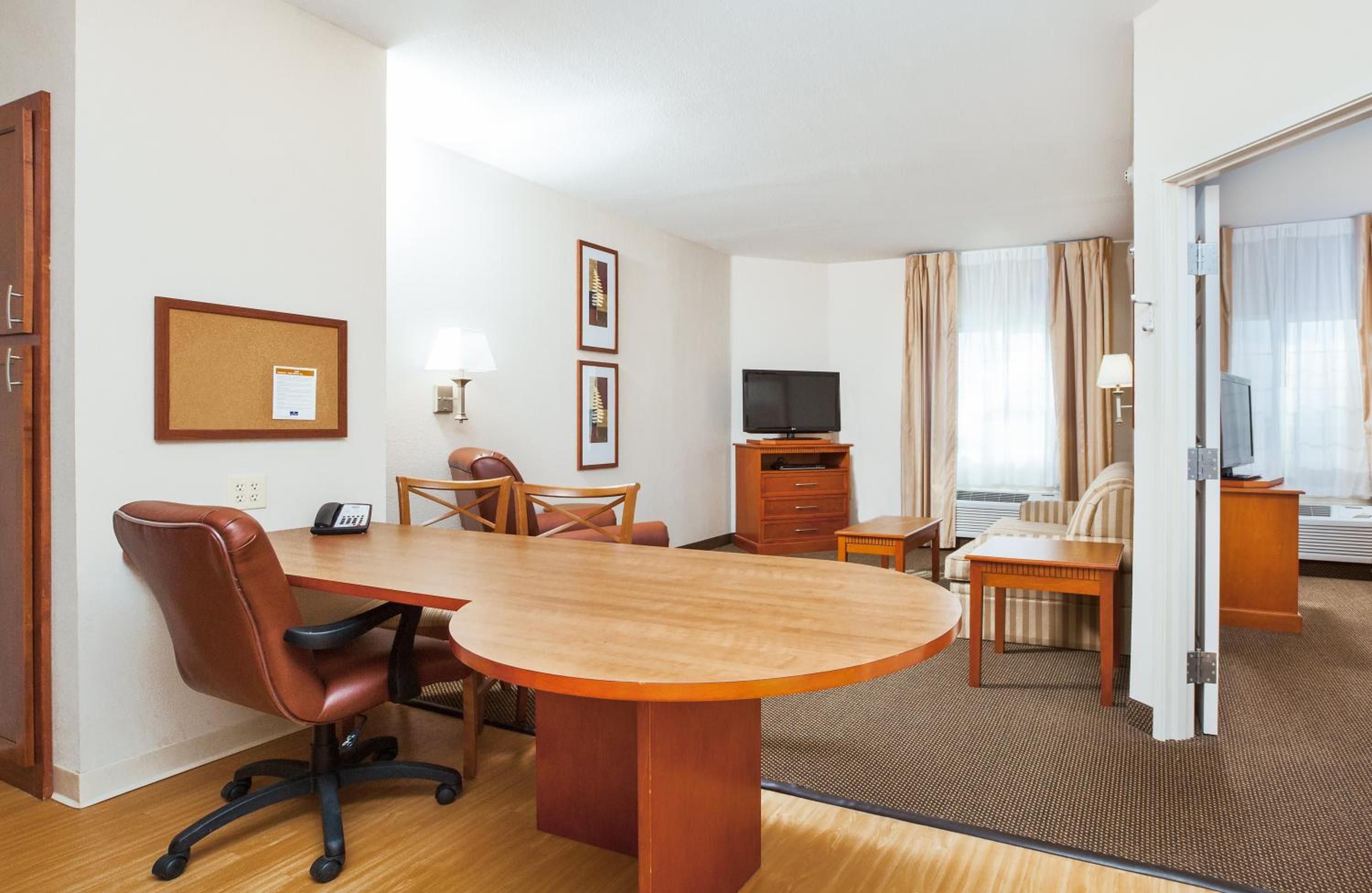 One-Bedroom Queen Suite - Photo 4